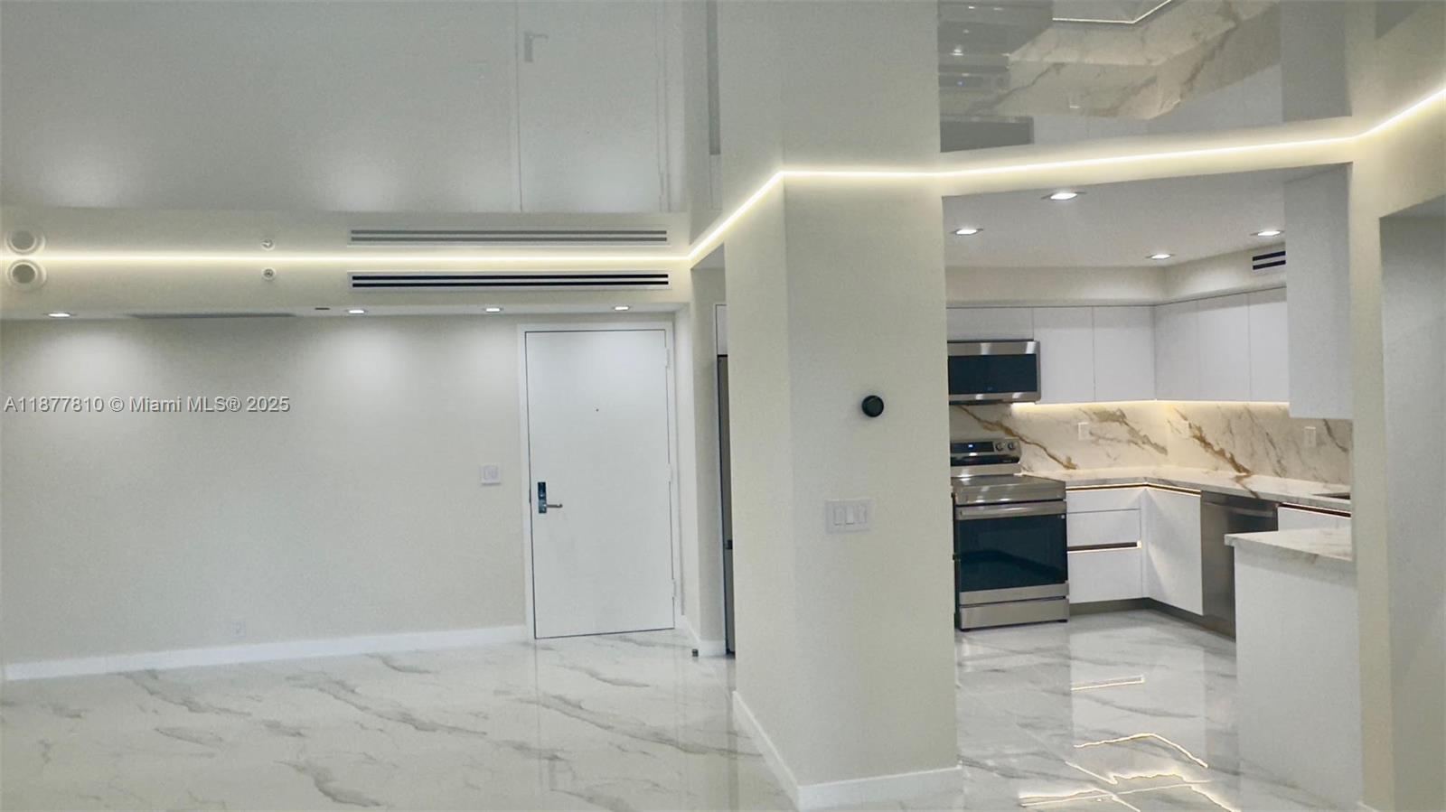 MYSTIC POINTE TOWER 400 C - Residential