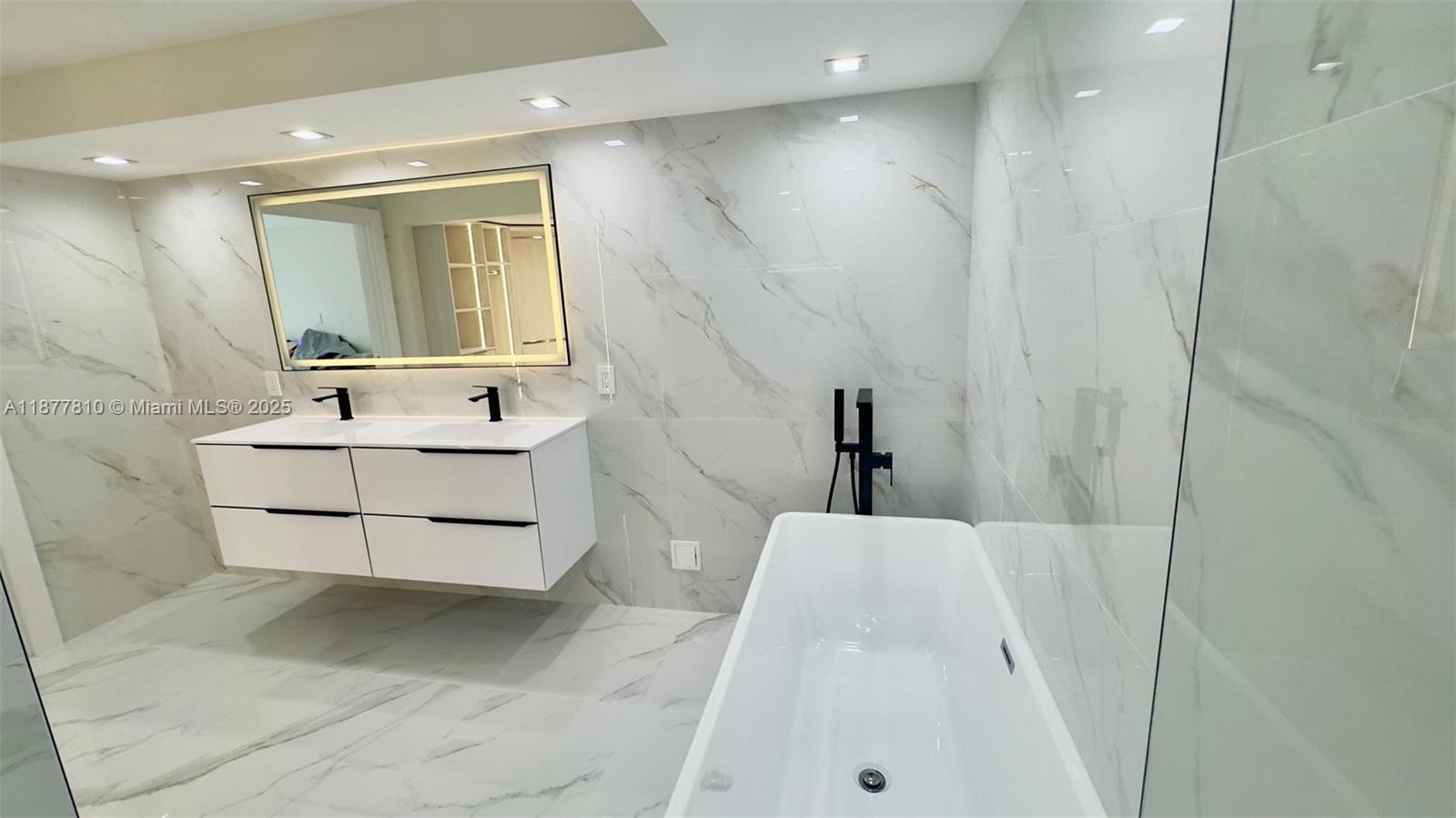 MYSTIC POINTE TOWER 400 C - Residential