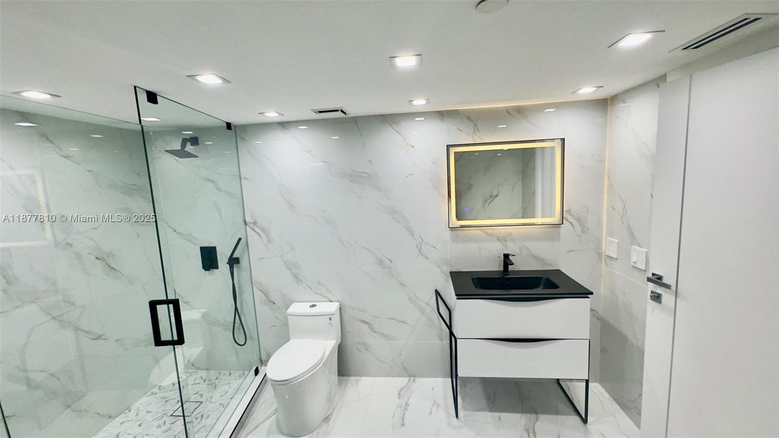 MYSTIC POINTE TOWER 400 C - Residential