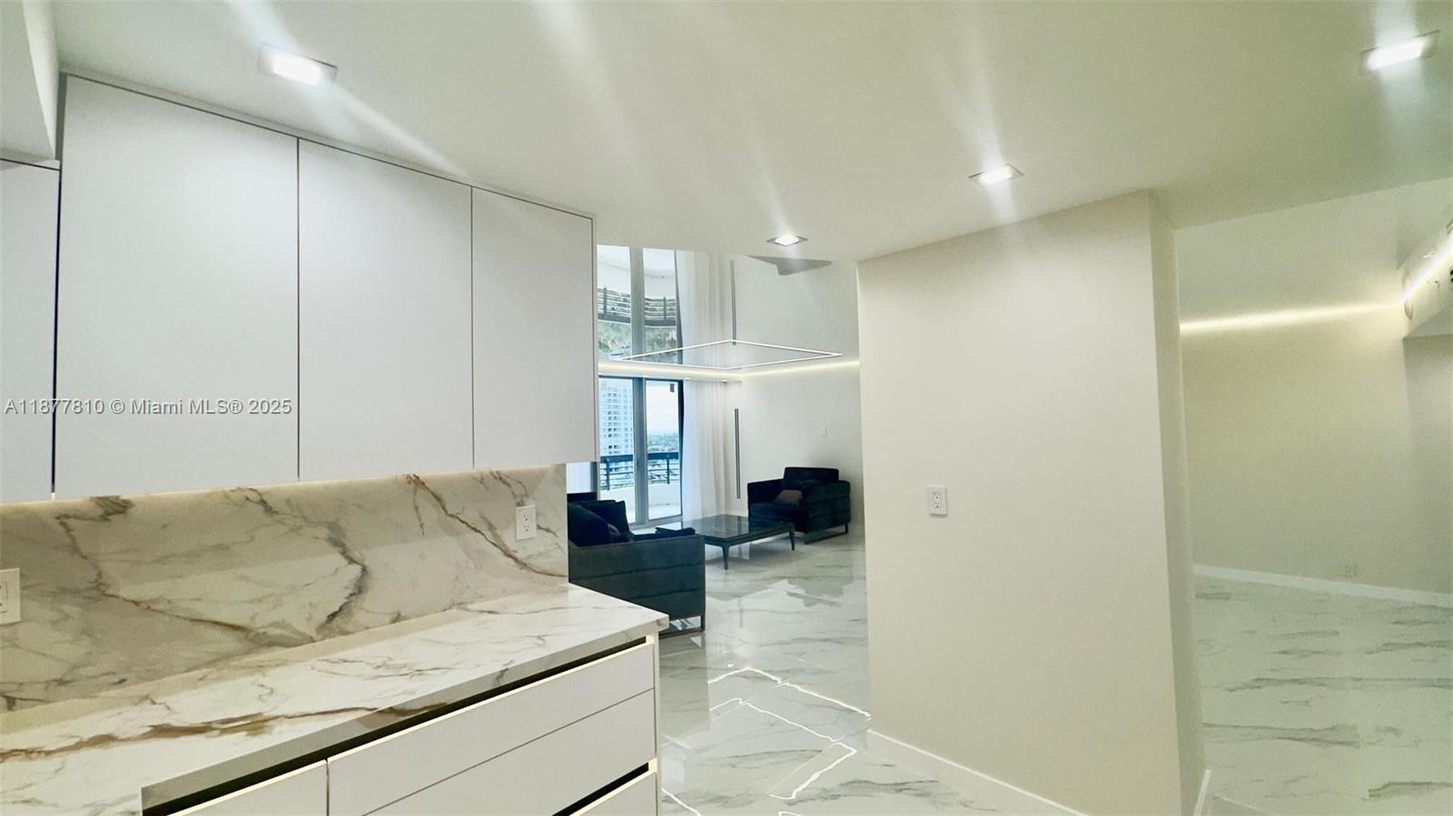 MYSTIC POINTE TOWER 400 C - Residential