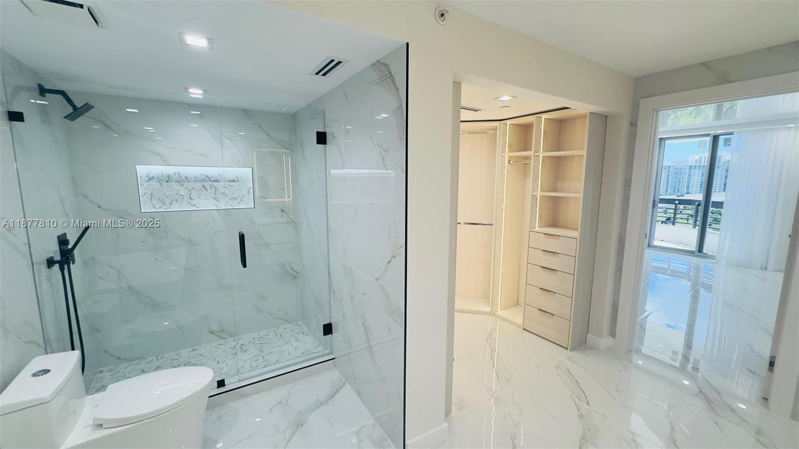 MYSTIC POINTE TOWER 400 C - Residential