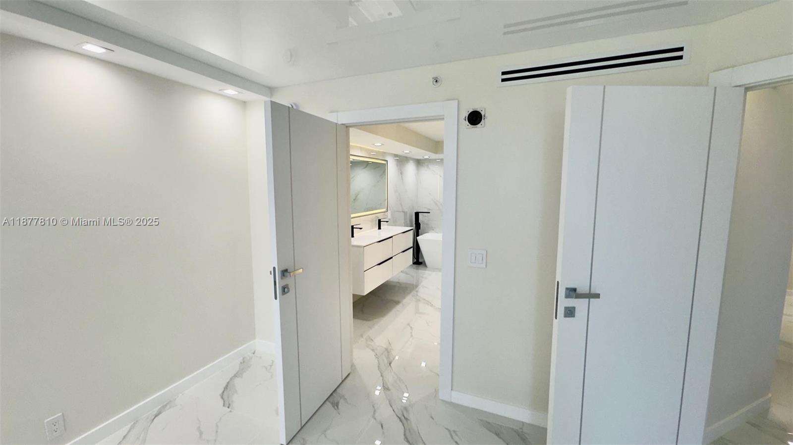 MYSTIC POINTE TOWER 400 C - Residential