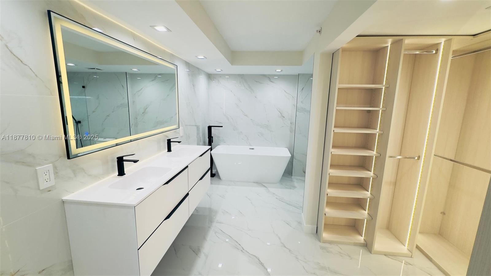 MYSTIC POINTE TOWER 400 C - Residential