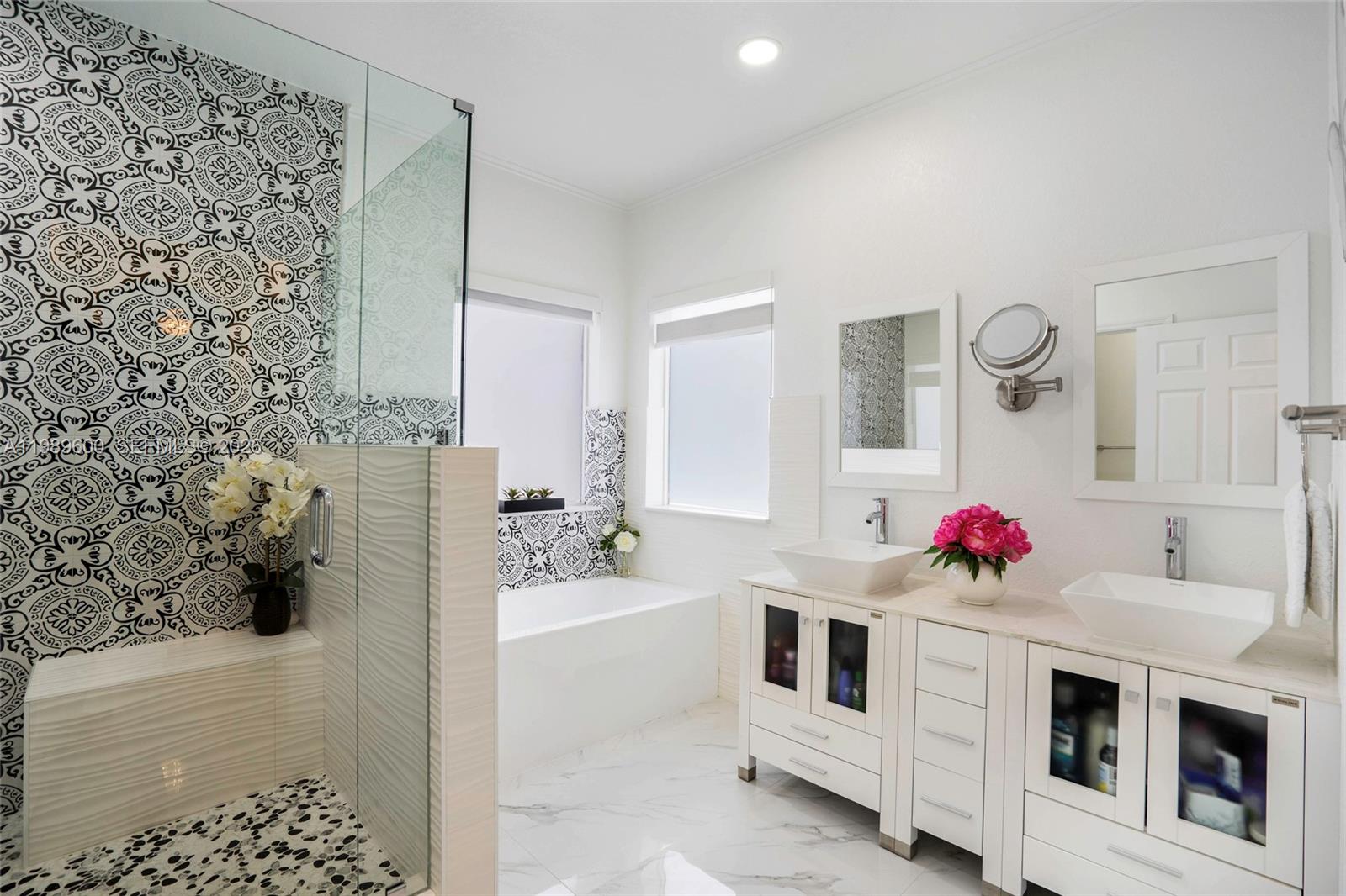 FLORIDIAN BAY ESTATES - Residential