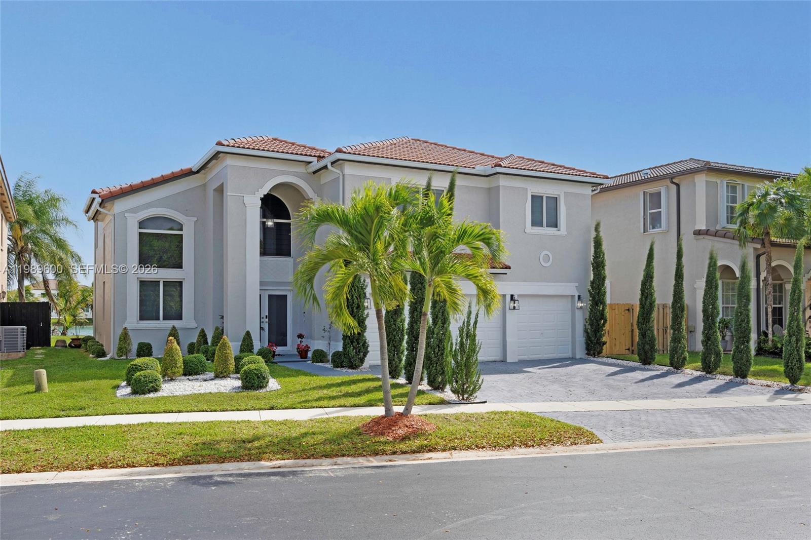 FLORIDIAN BAY ESTATES - Residential