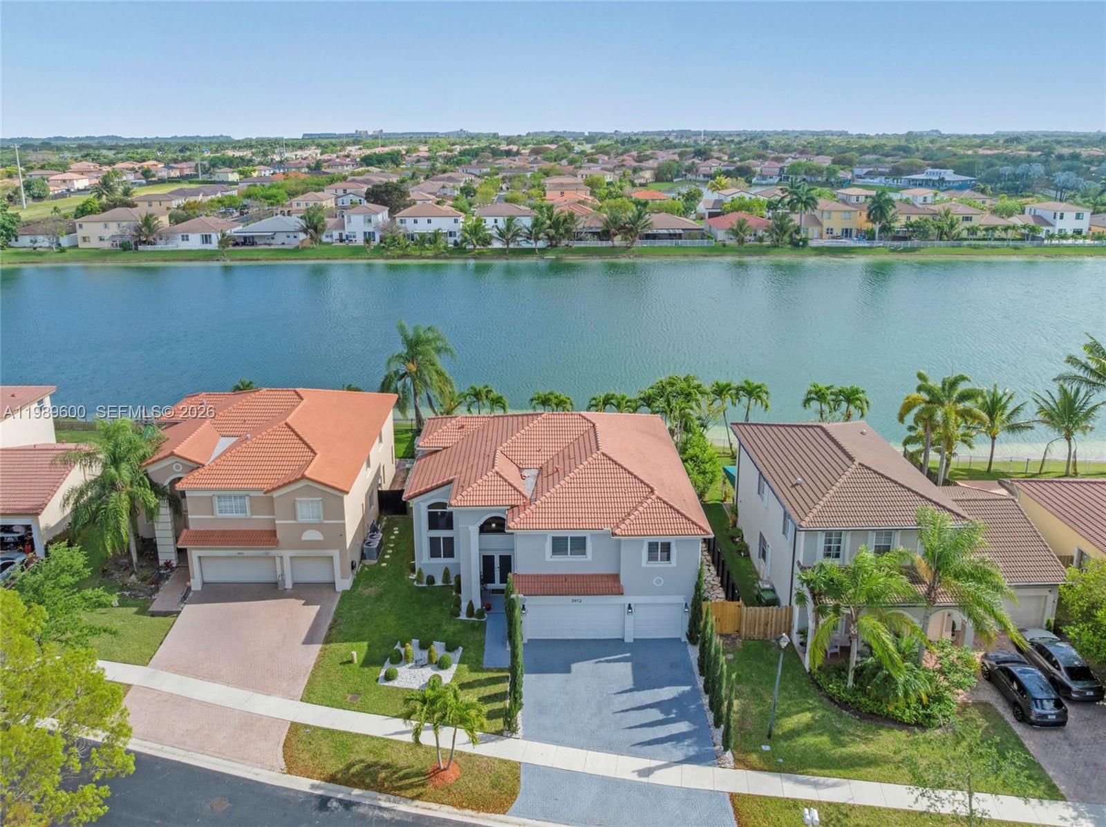 FLORIDIAN BAY ESTATES - Residential