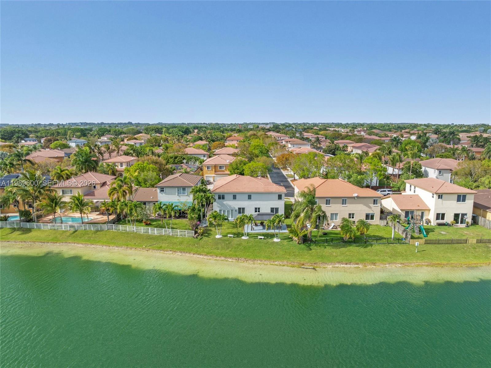 FLORIDIAN BAY ESTATES - Residential