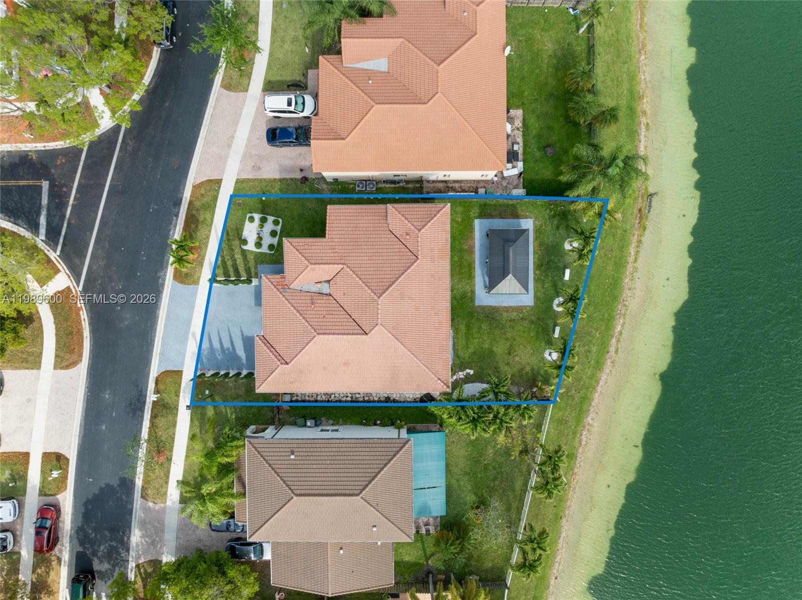 FLORIDIAN BAY ESTATES - Residential