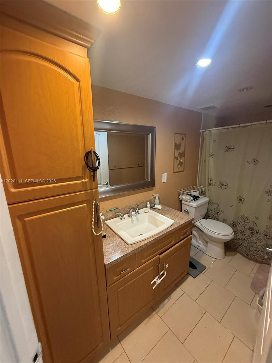INTERNATIONAL CONDO - Residential