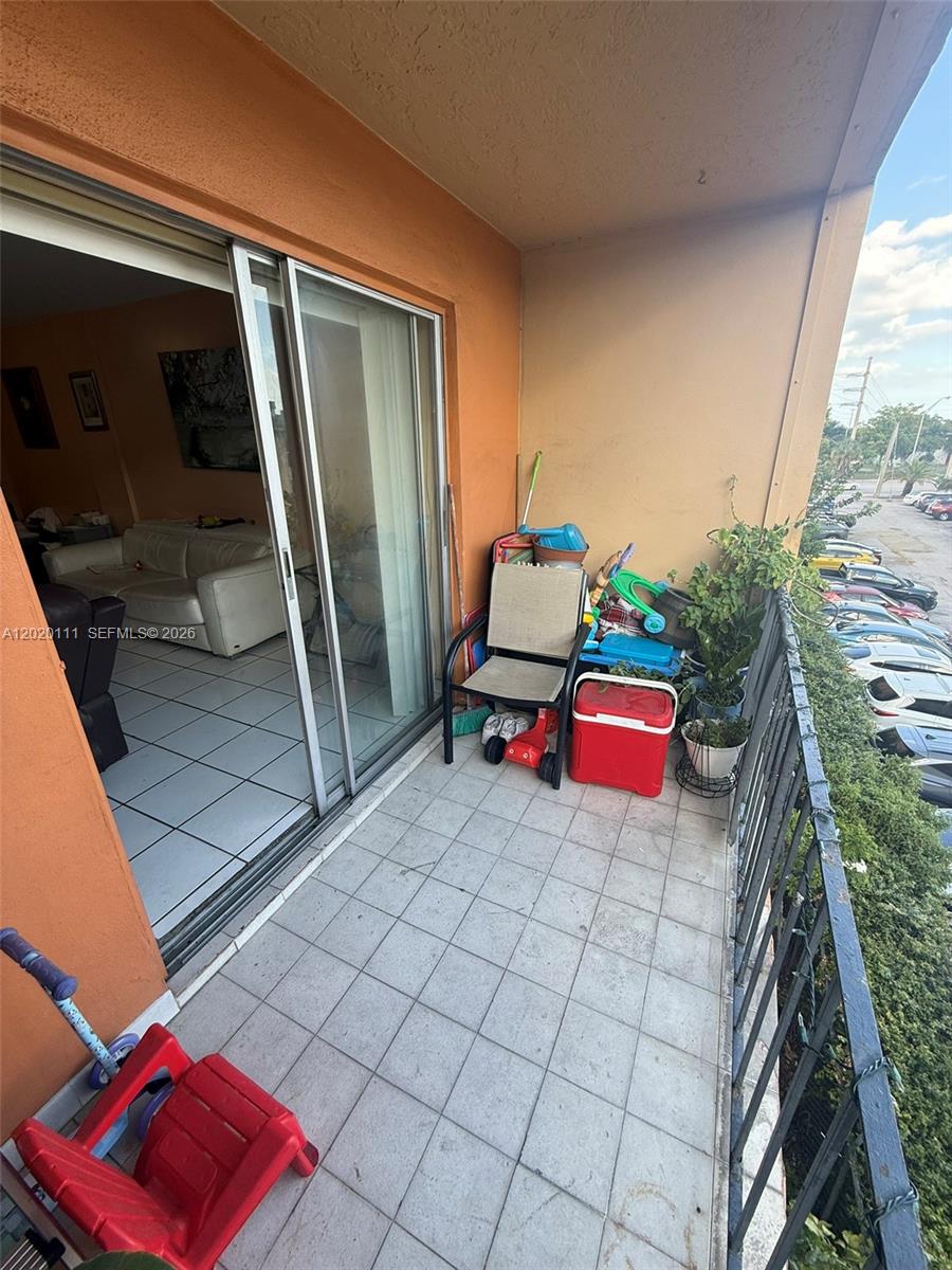 INTERNATIONAL CONDO - Residential