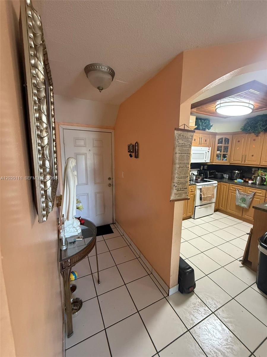 INTERNATIONAL CONDO - Residential