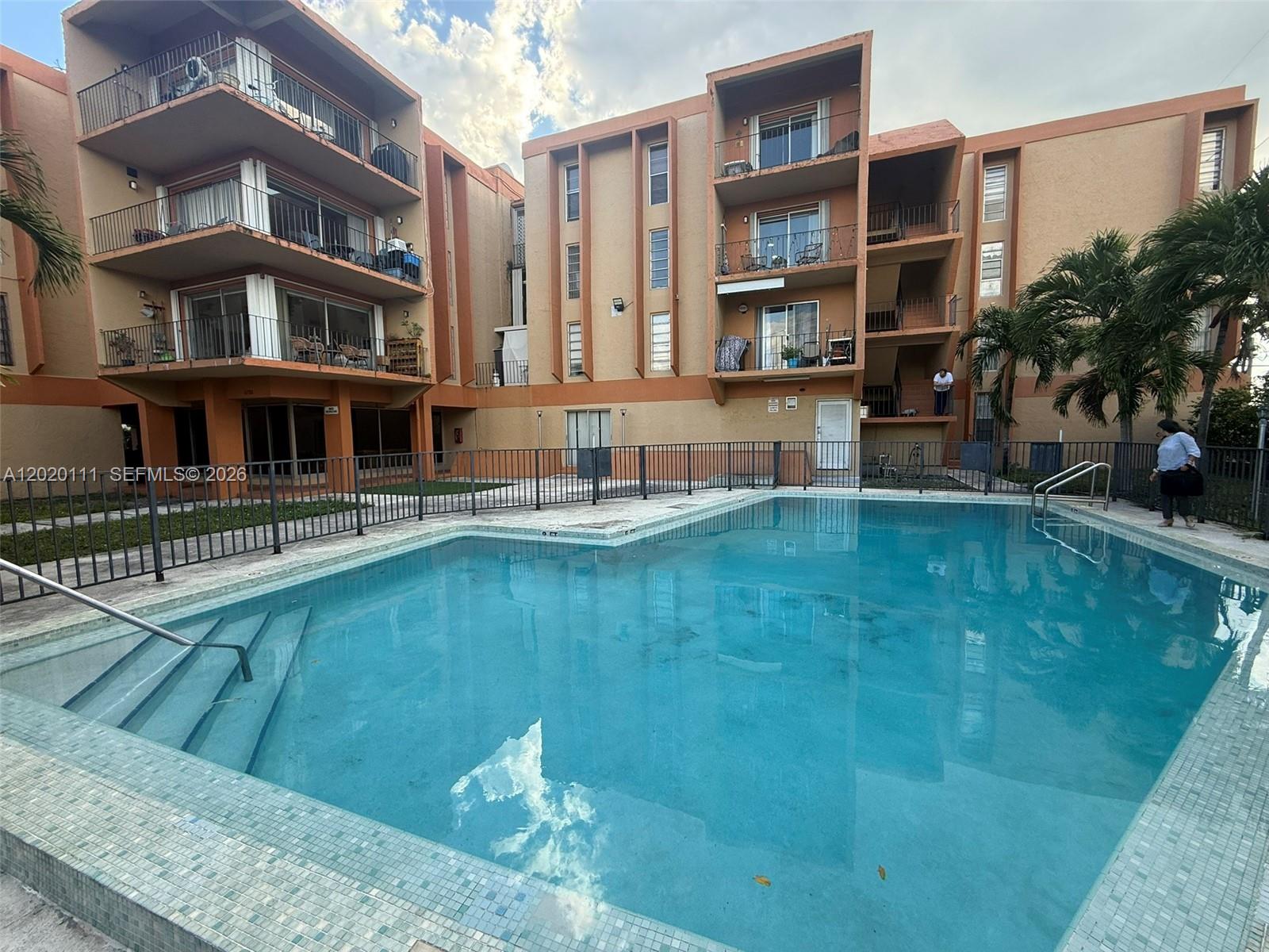 INTERNATIONAL CONDO - Residential