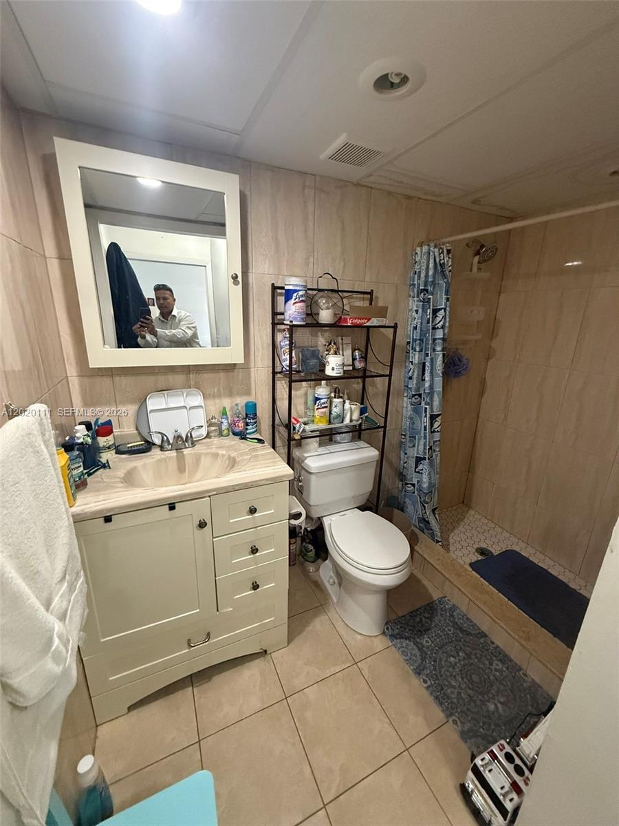 INTERNATIONAL CONDO - Residential