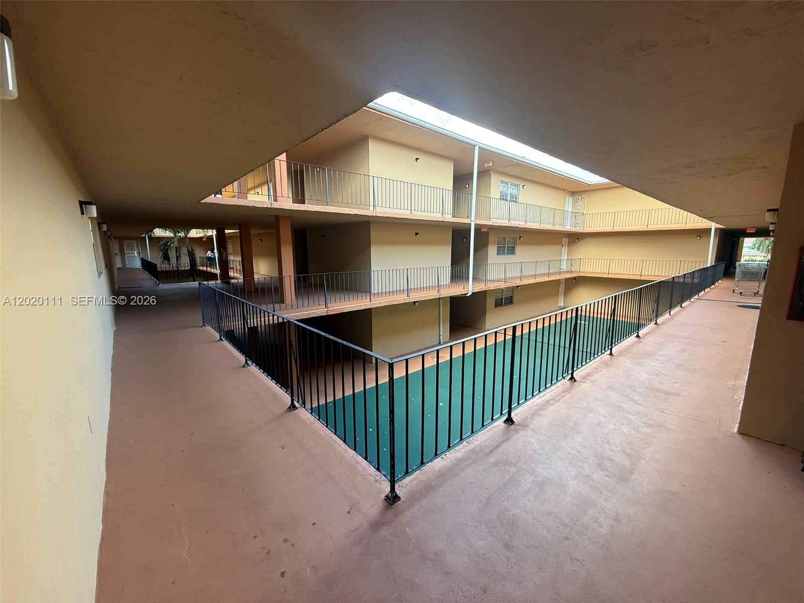 INTERNATIONAL CONDO - Residential
