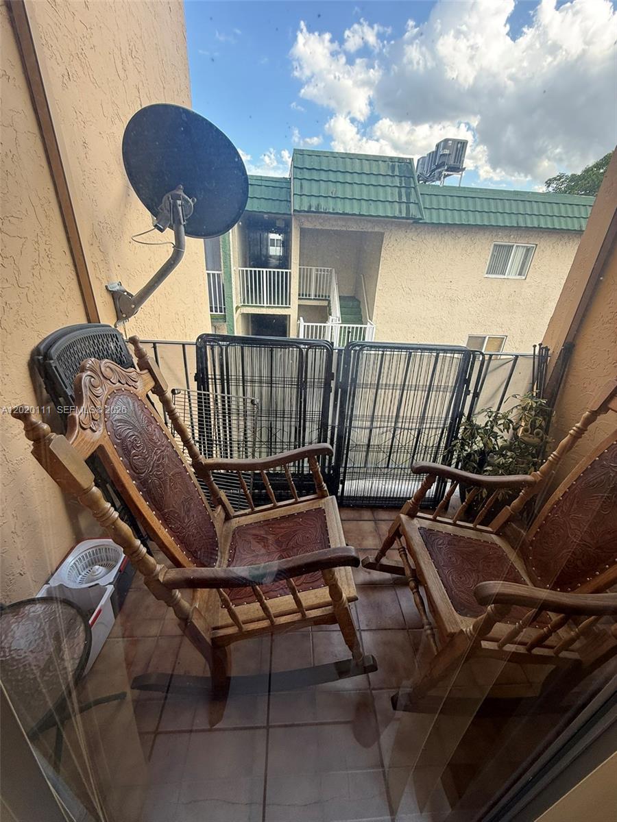 INTERNATIONAL CONDO - Residential