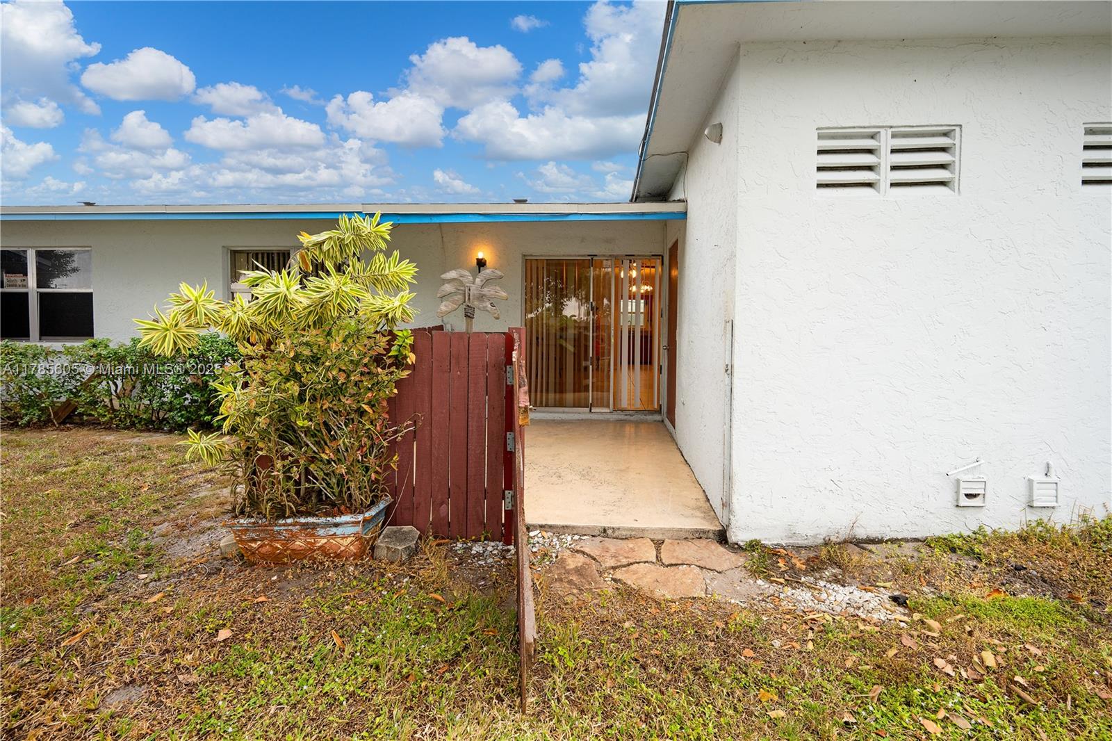 CRESTHAVEN OF PALM BEACH - Residential Lease