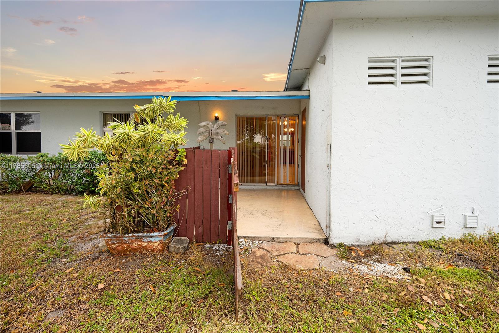 CRESTHAVEN OF PALM BEACH - Residential Lease
