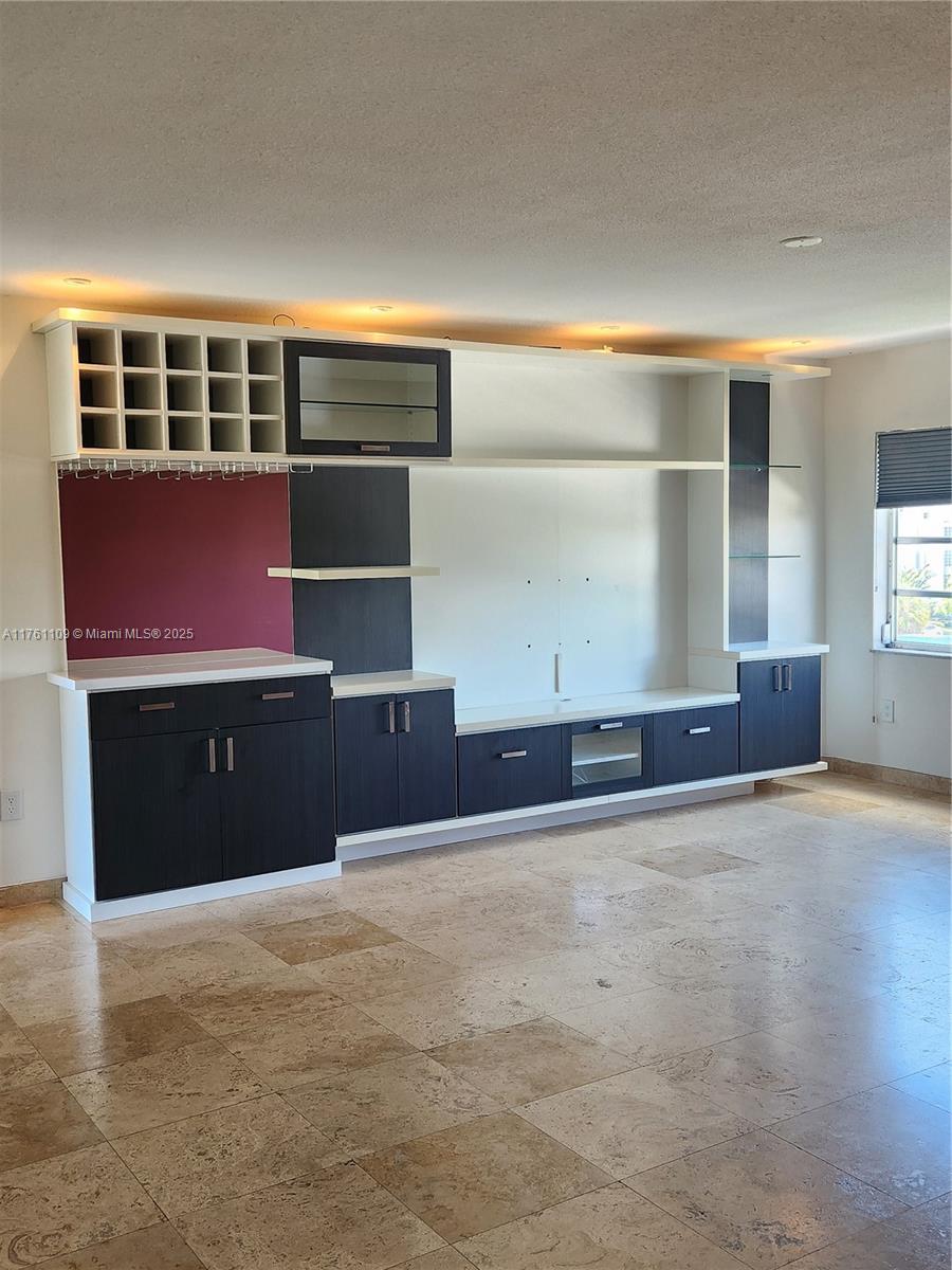 1020 94th St 402, Bay Harbor Islands, Miami-Dade County, Florida - 1 Bedrooms  
2 Bathrooms - 
