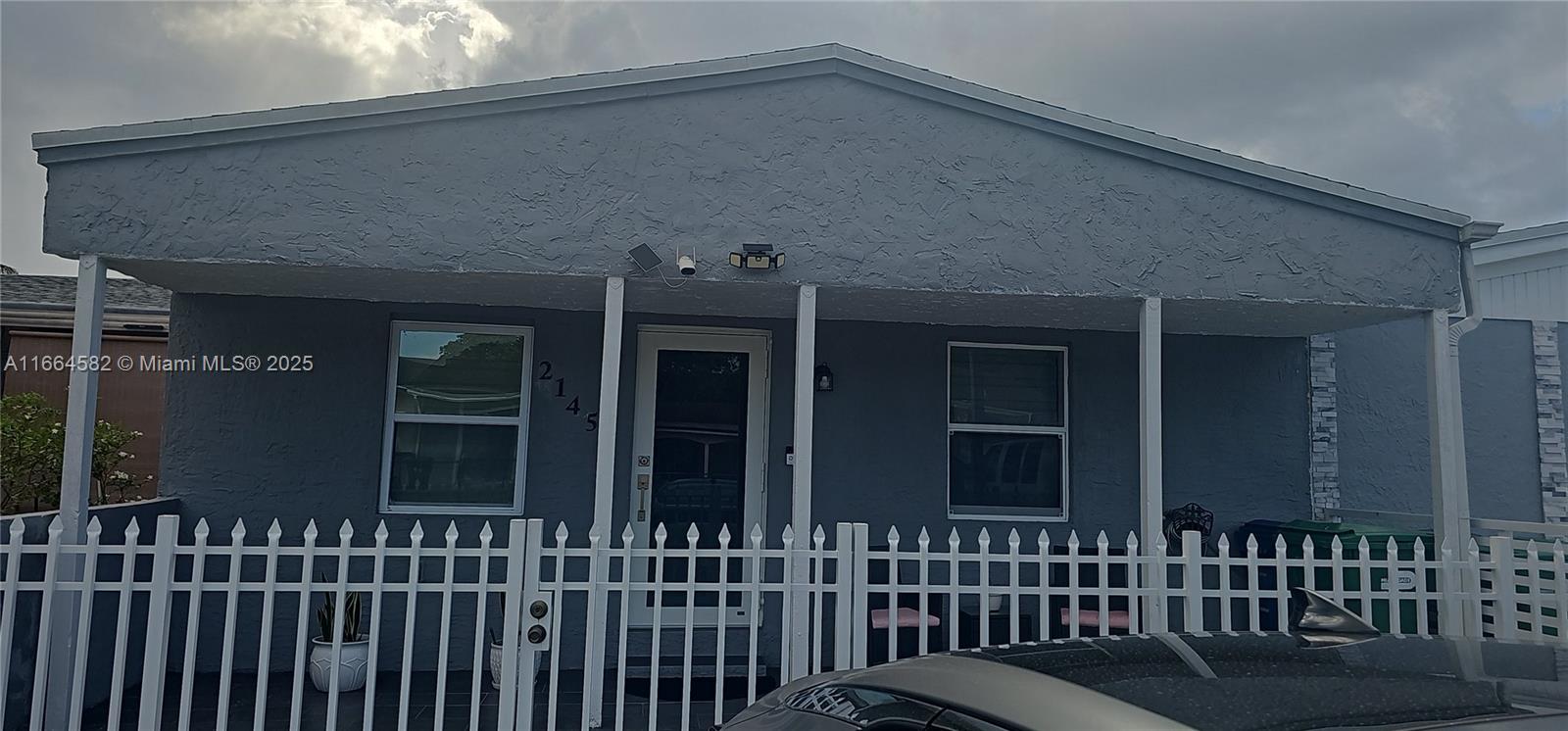 TOWN HOME IN MIAMI GARDENS, NEW FLOORING NEW KICHEN CABINETS, NEW APPLIANCES.
LOCATED MINUTES FROM HARD ROCK STADIUM.
STAINLESS STEEL APPLIANCES, A WASHER AND DRYER WALK IN CLOSETS AND IMPACT WINDOWS.
LOCATED NEAR SCHOOLS, SHOPPING CENTERS, SUPERMARKETS MAJOR HIGWAYS.