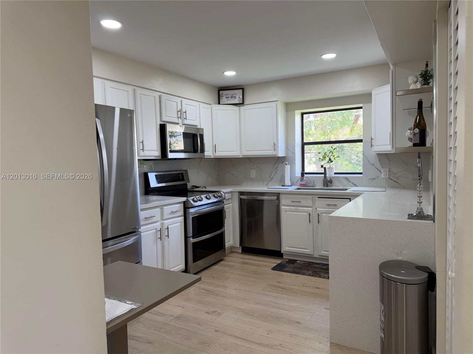 BLDG 130 OF COUNTRY CLUB - Residential Lease