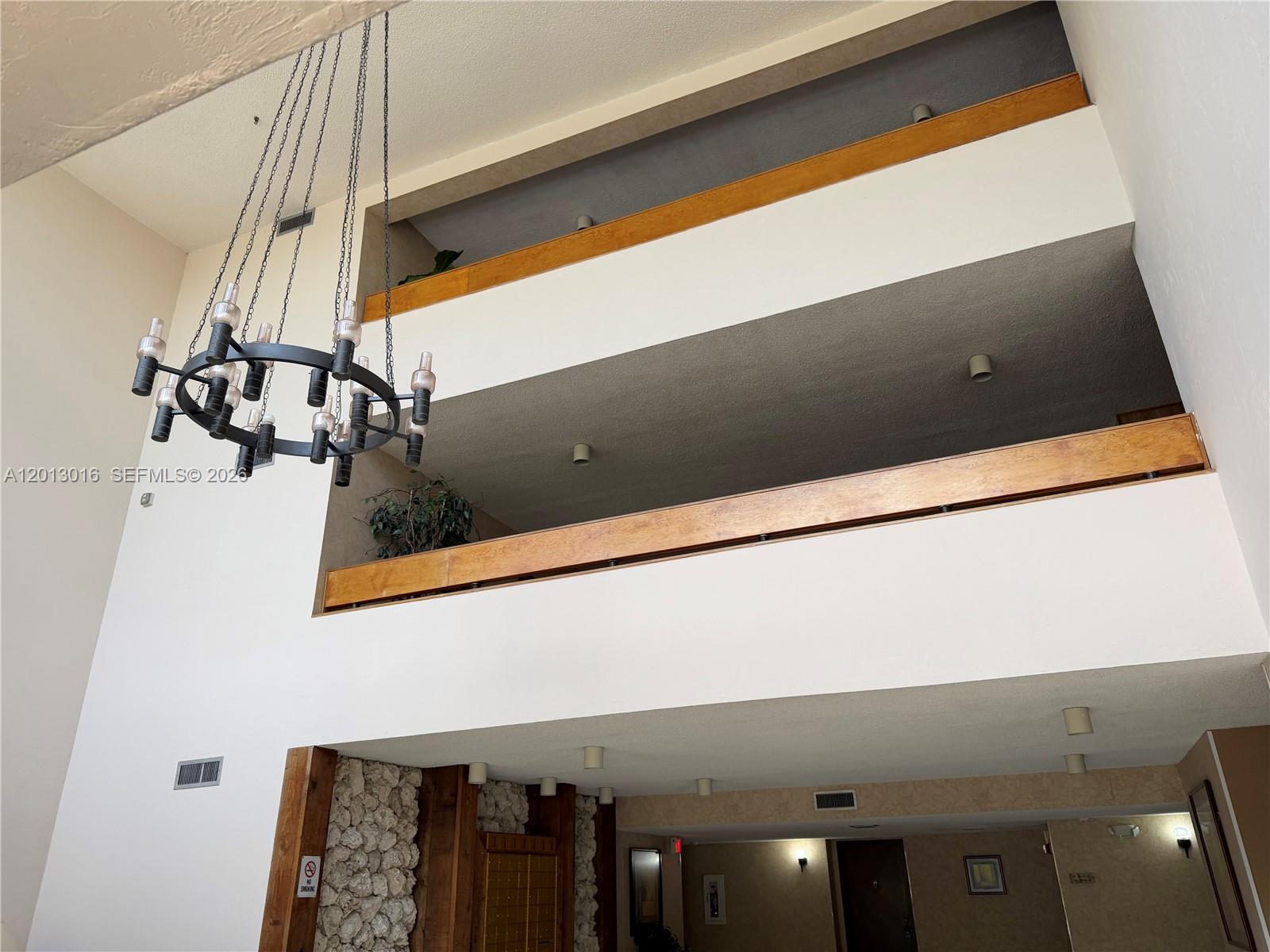 BLDG 130 OF COUNTRY CLUB - Residential Lease