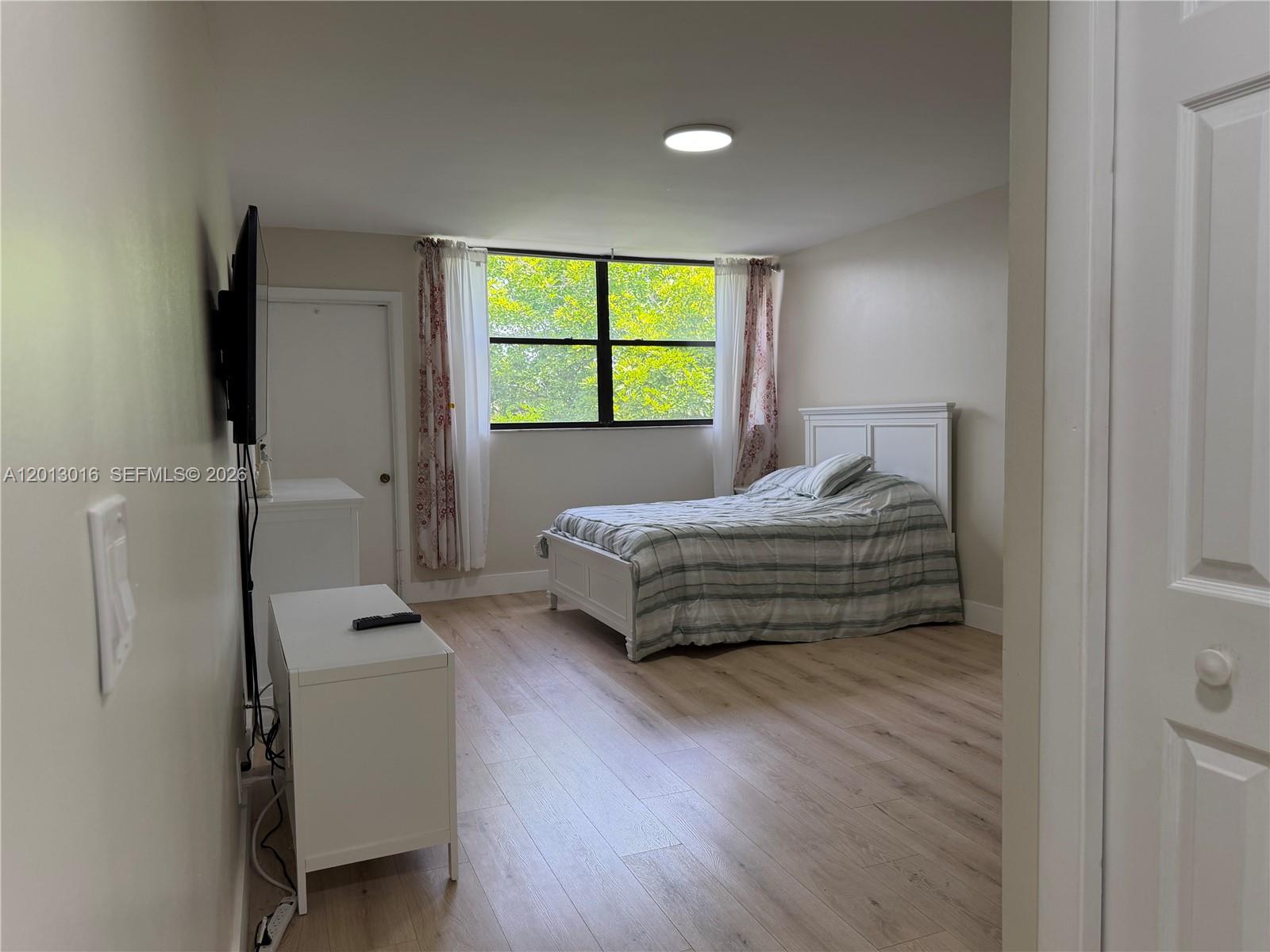 BLDG 130 OF COUNTRY CLUB - Residential Lease