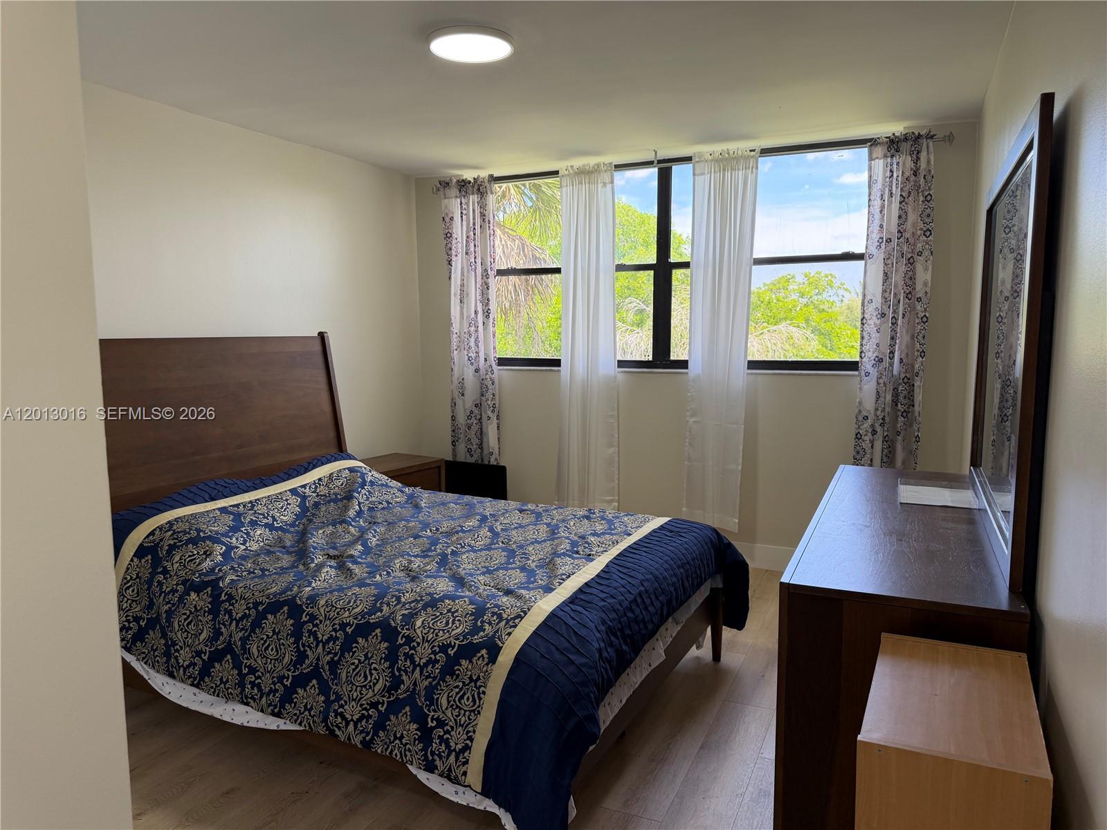 BLDG 130 OF COUNTRY CLUB - Residential Lease