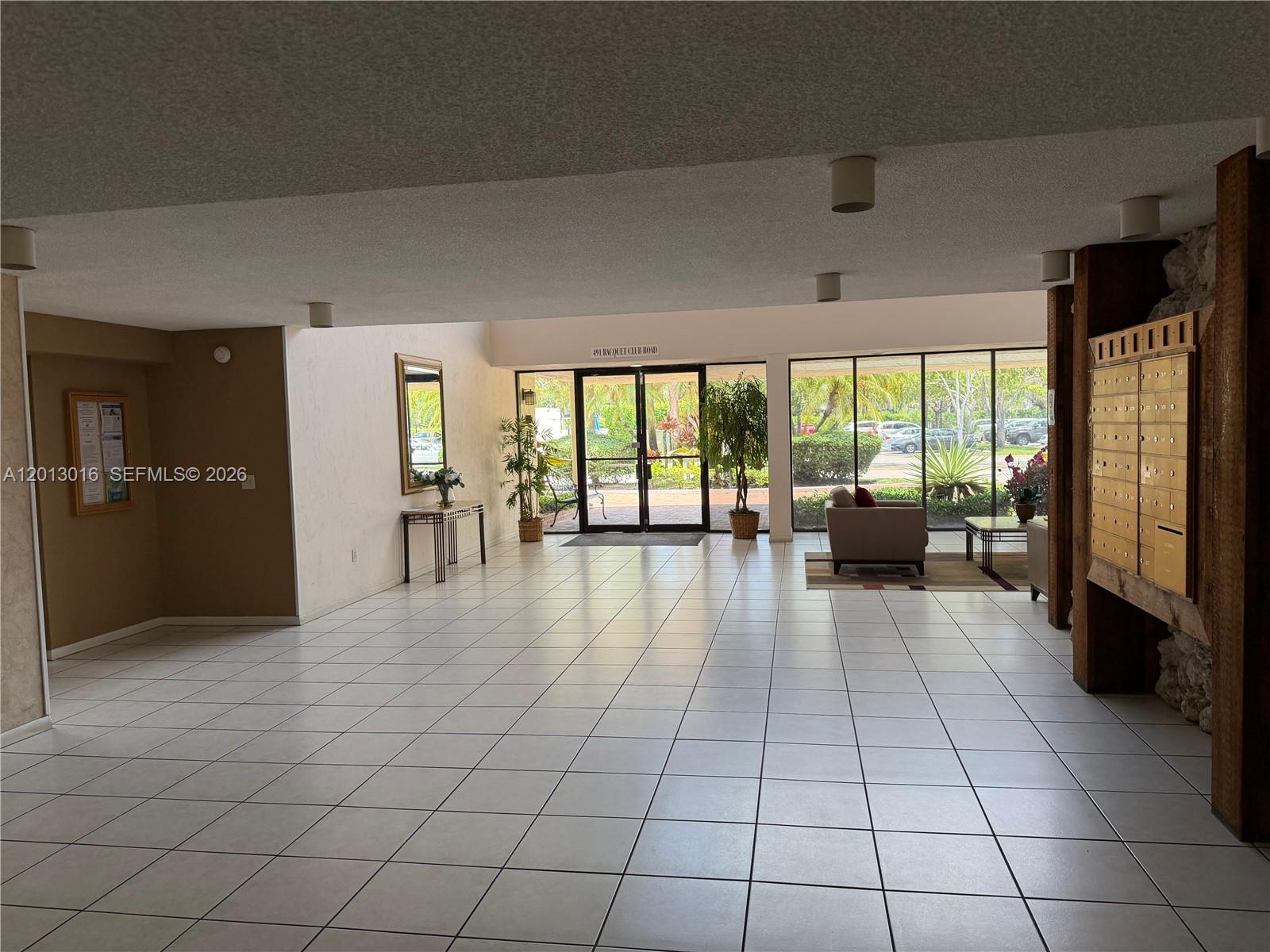 BLDG 130 OF COUNTRY CLUB - Residential Lease