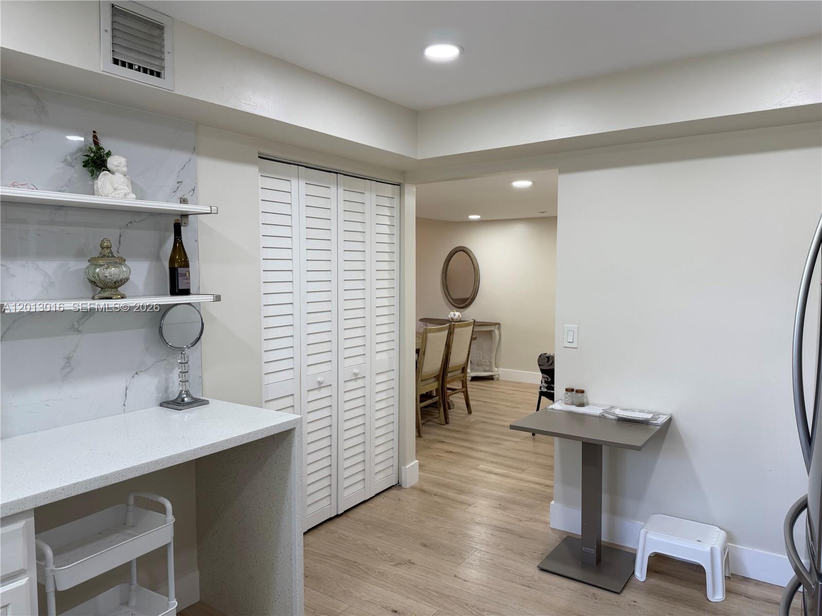BLDG 130 OF COUNTRY CLUB - Residential Lease