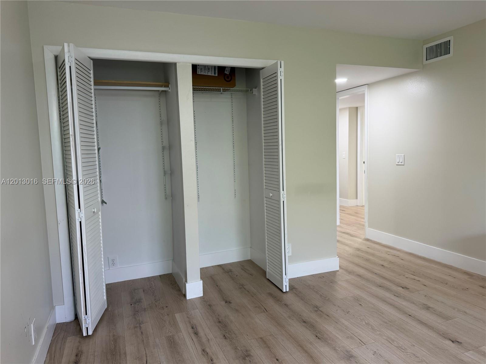 BLDG 130 OF COUNTRY CLUB - Residential Lease
