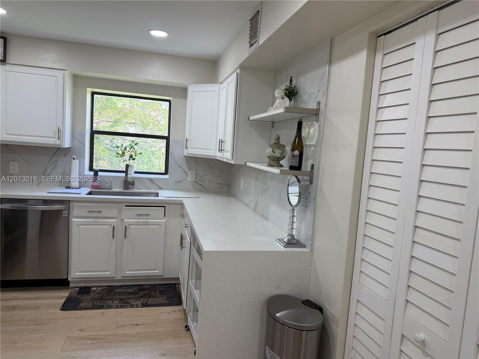 BLDG 130 OF COUNTRY CLUB - Residential Lease