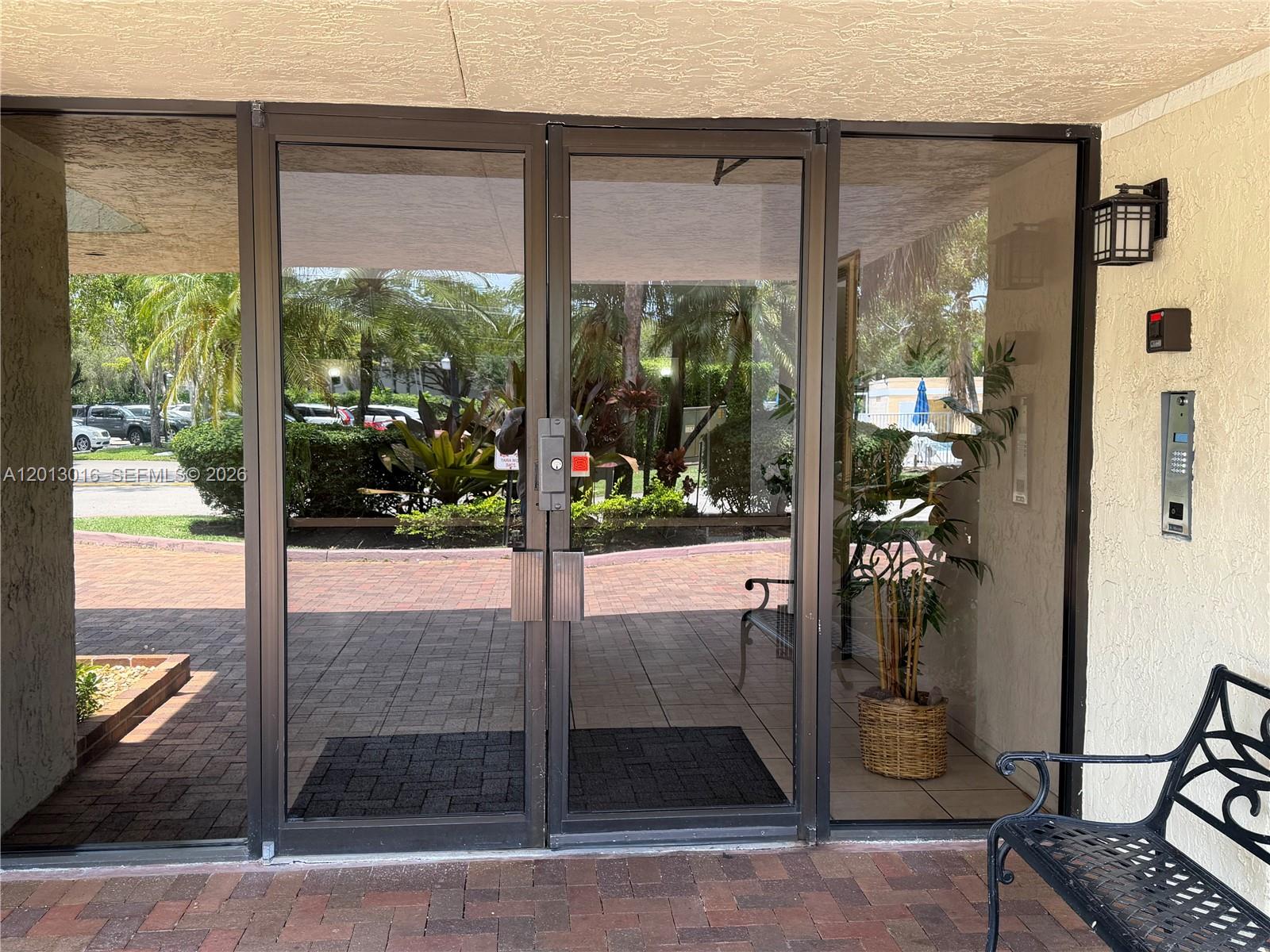 BLDG 130 OF COUNTRY CLUB - Residential Lease