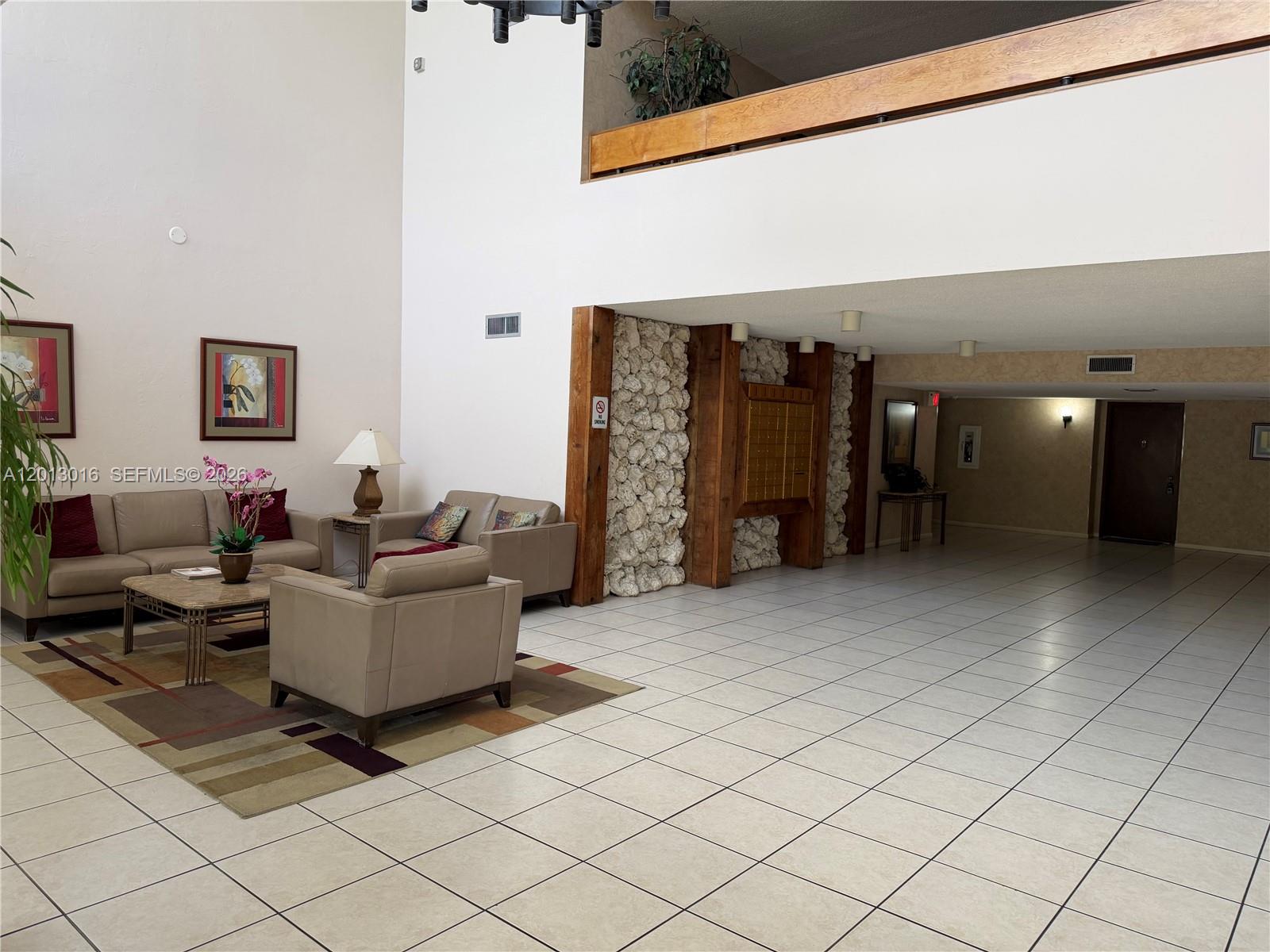 BLDG 130 OF COUNTRY CLUB - Residential Lease