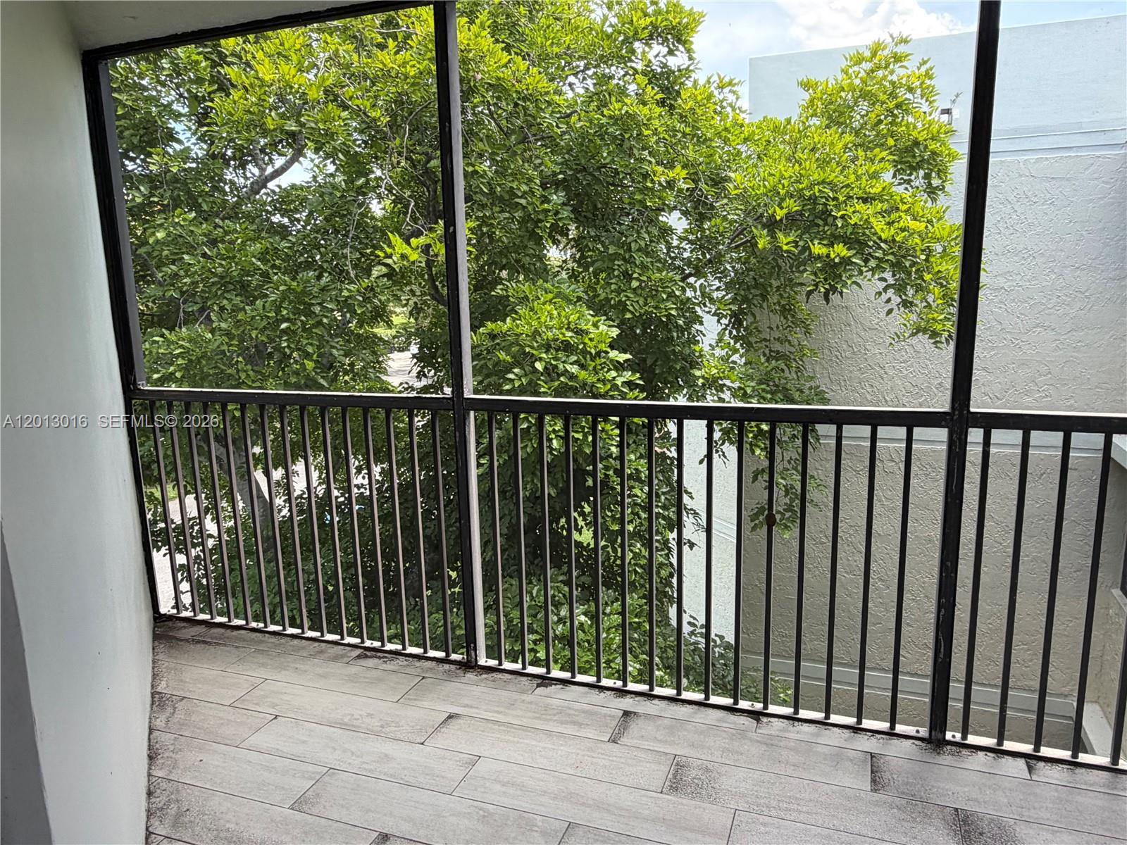 BLDG 130 OF COUNTRY CLUB - Residential Lease