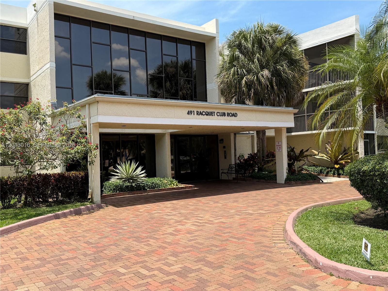 BLDG 130 OF COUNTRY CLUB - Residential Lease