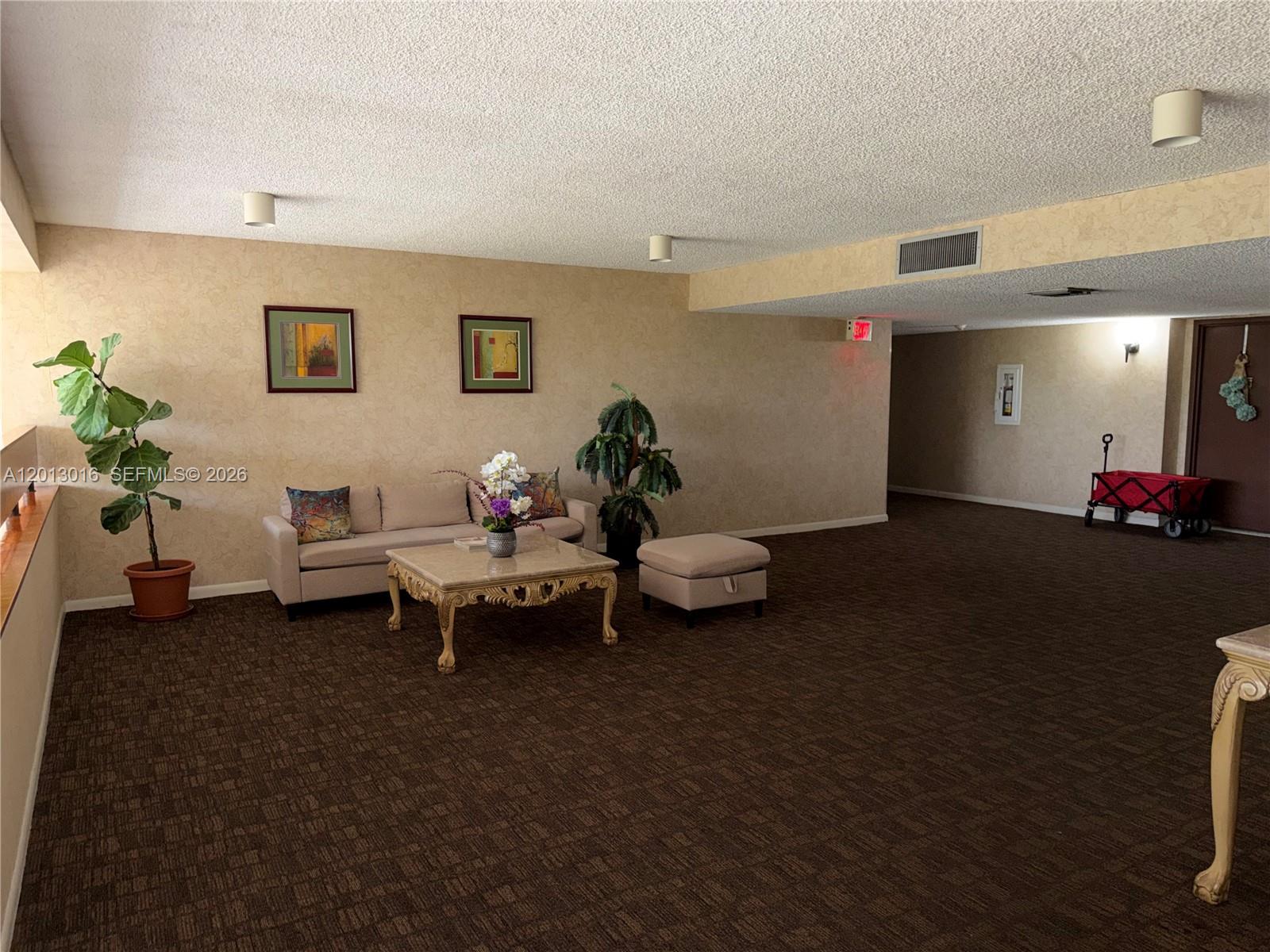 BLDG 130 OF COUNTRY CLUB - Residential Lease