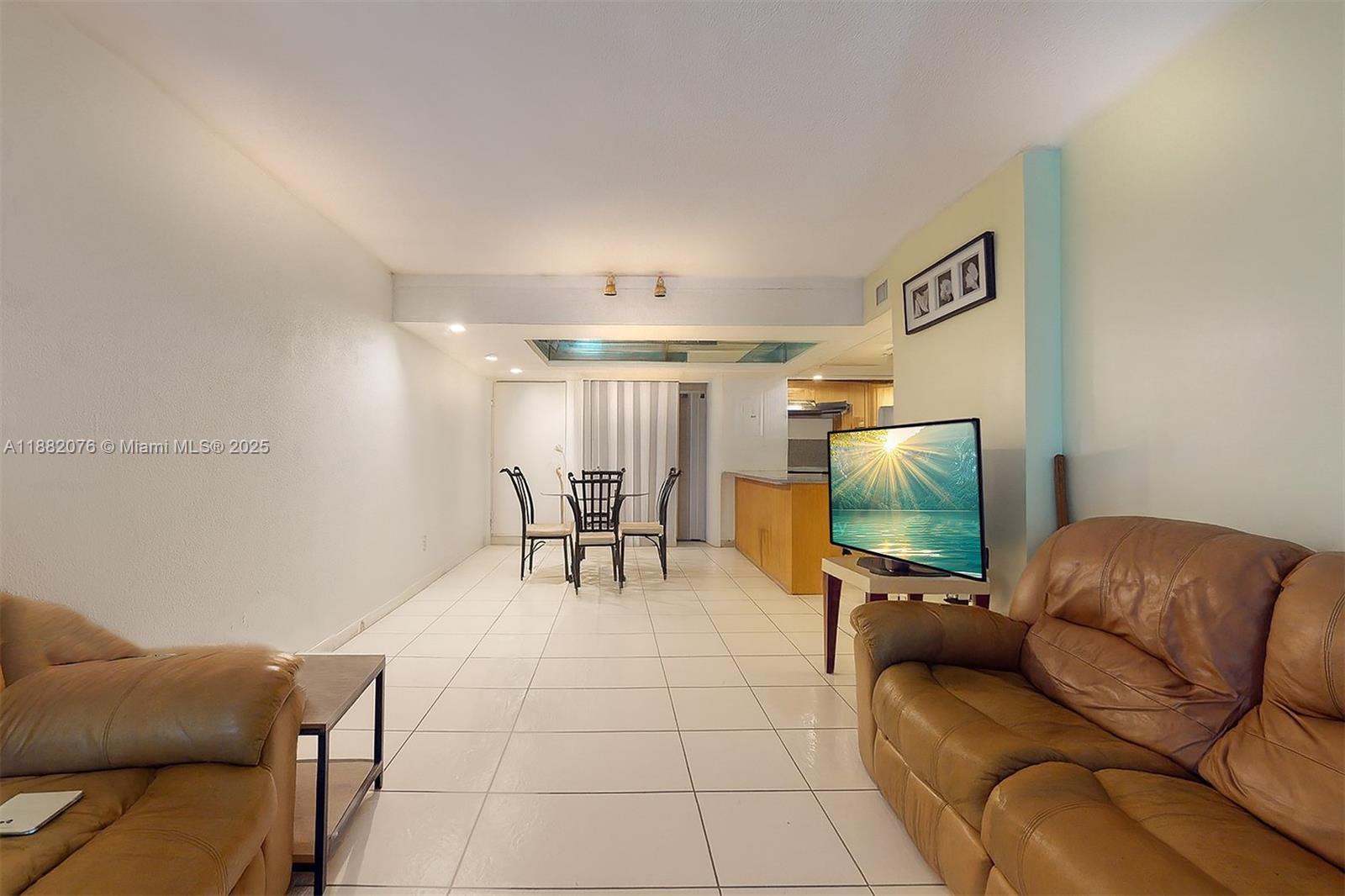 THE GREENS CONDO - Residential