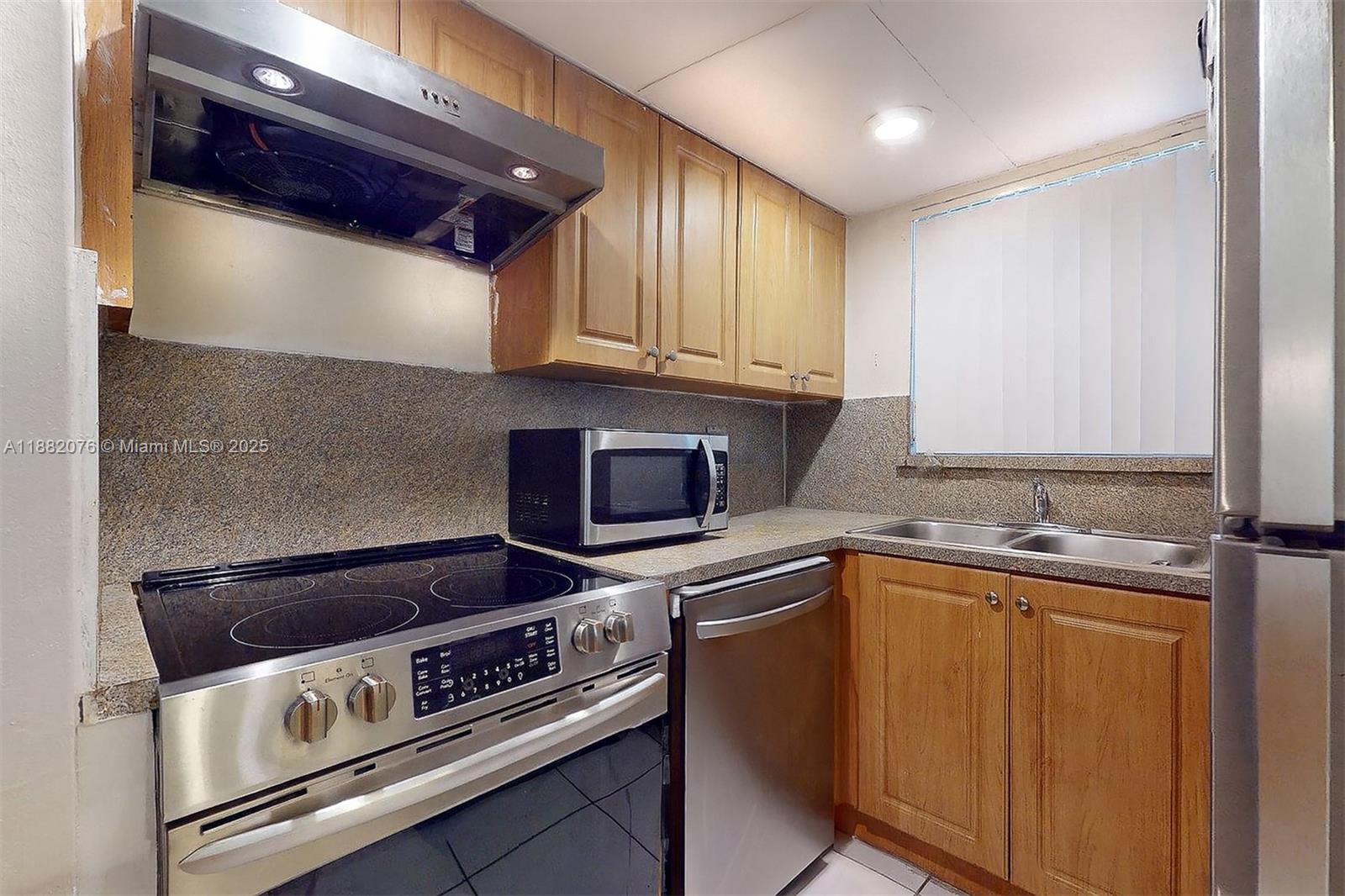 THE GREENS CONDO - Residential