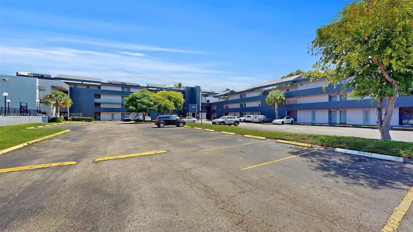 THE GREENS CONDO - Residential