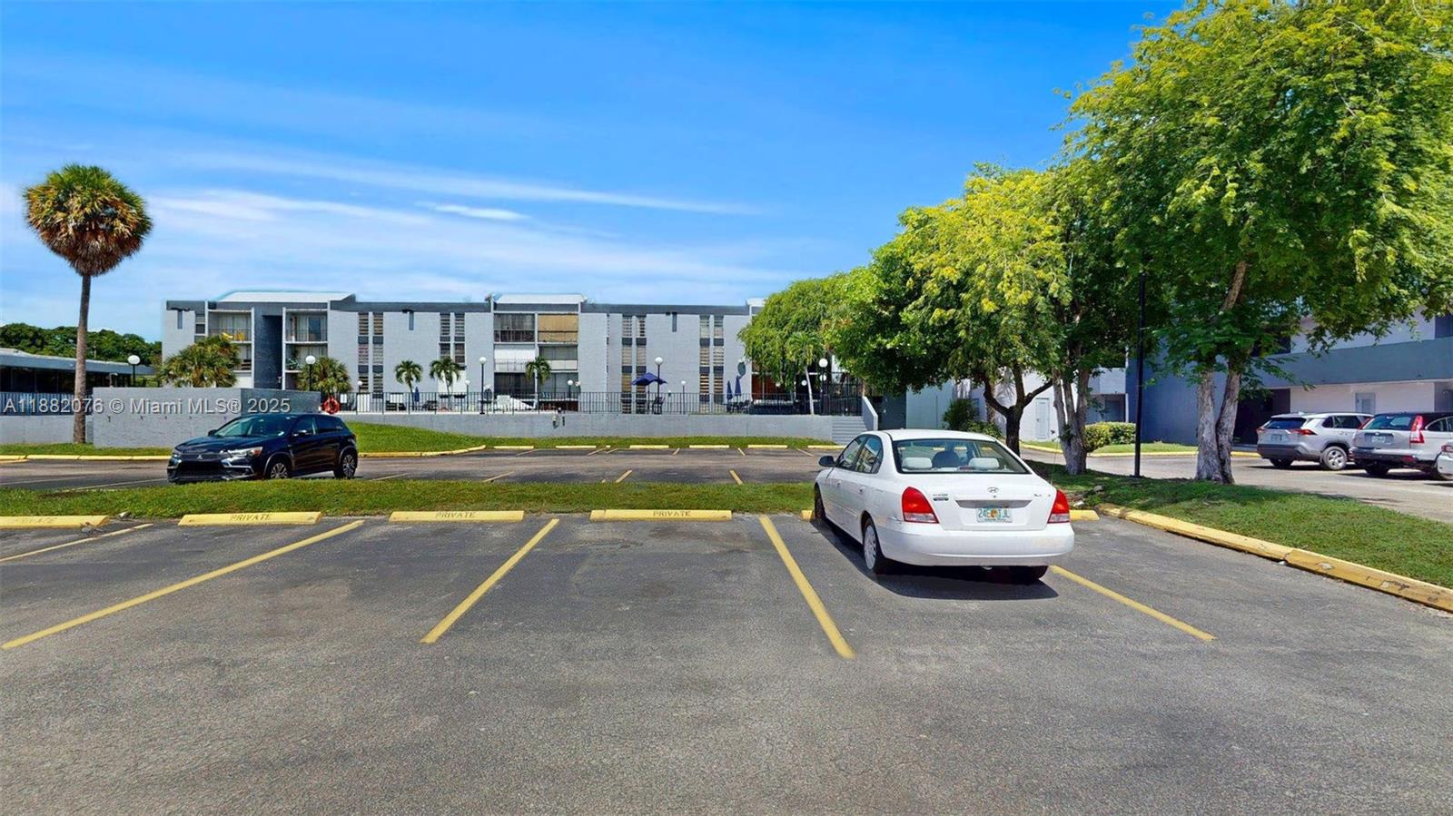 THE GREENS CONDO - Residential