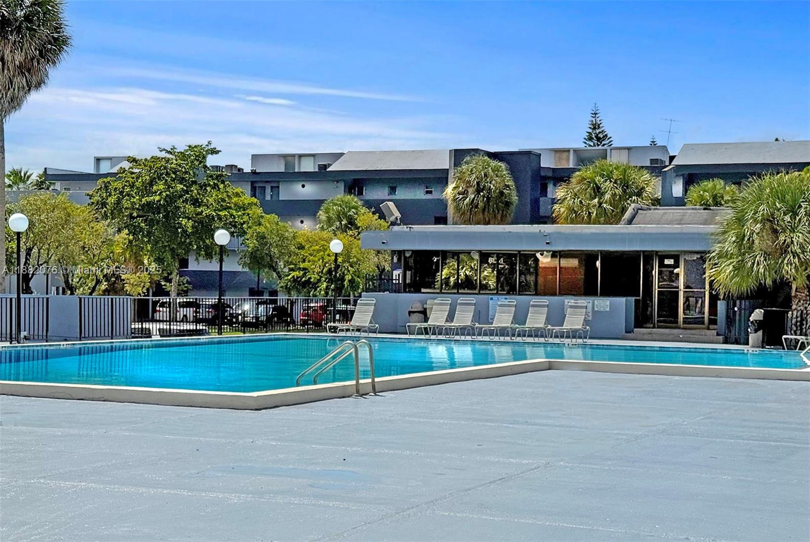 THE GREENS CONDO - Residential