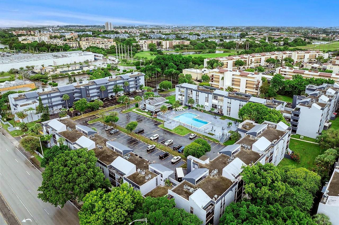 THE GREENS CONDO - Residential