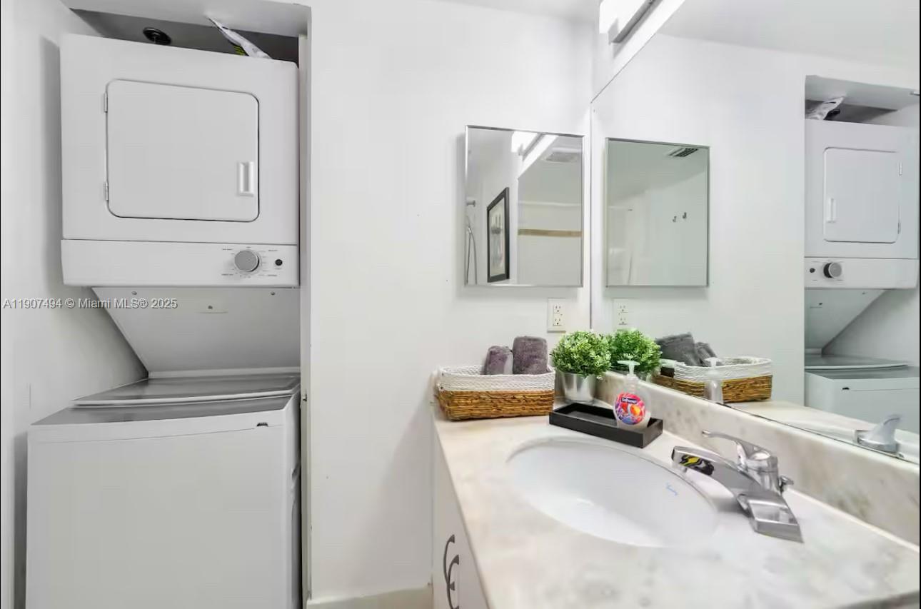 THE CLUB AT BRICKELL BAY - Residential Lease