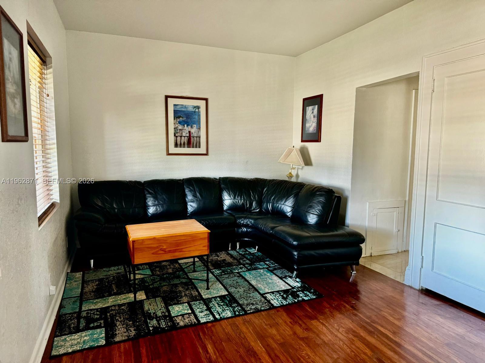 HOLLYWOOD - Residential Lease