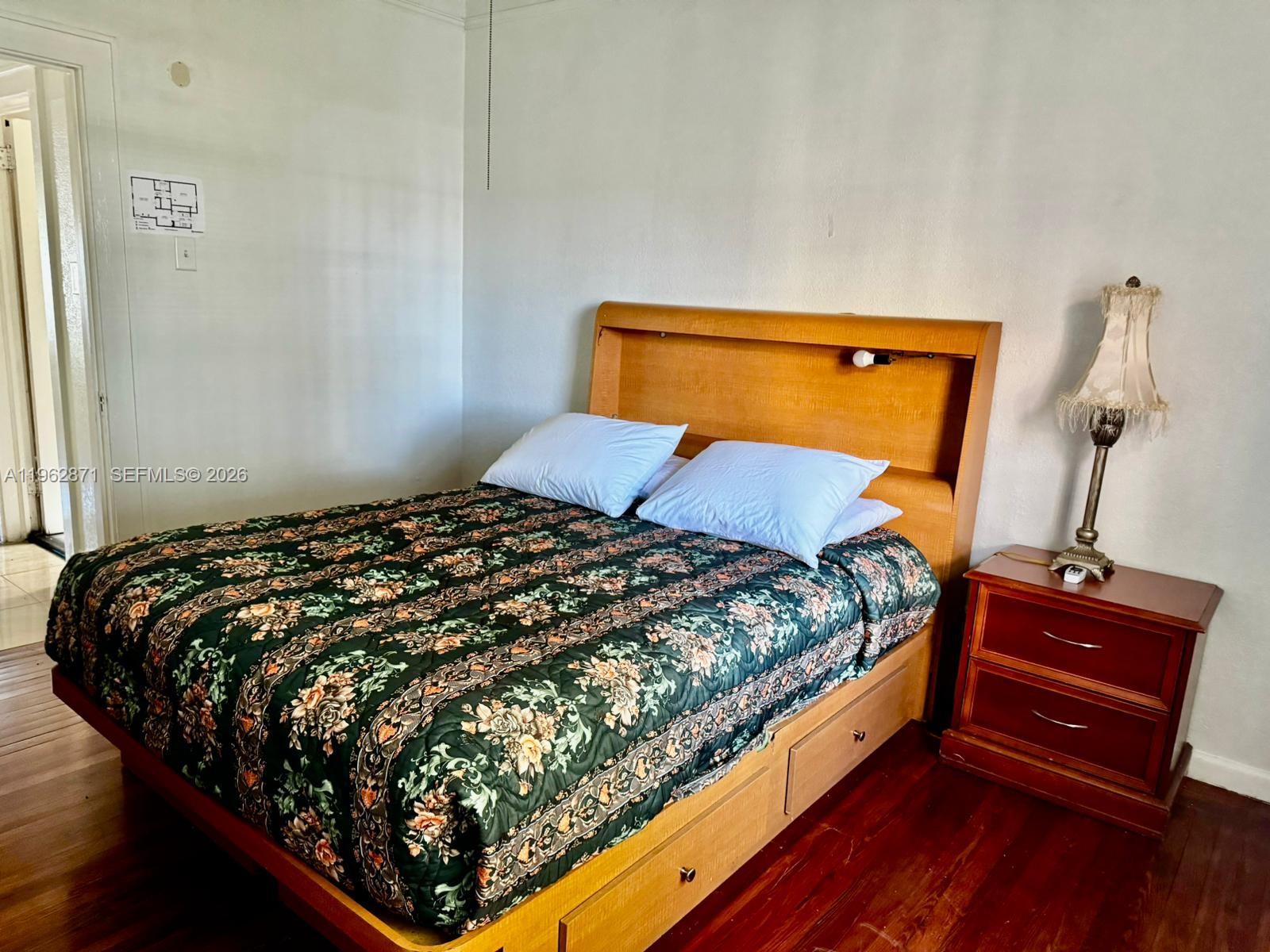 HOLLYWOOD - Residential Lease