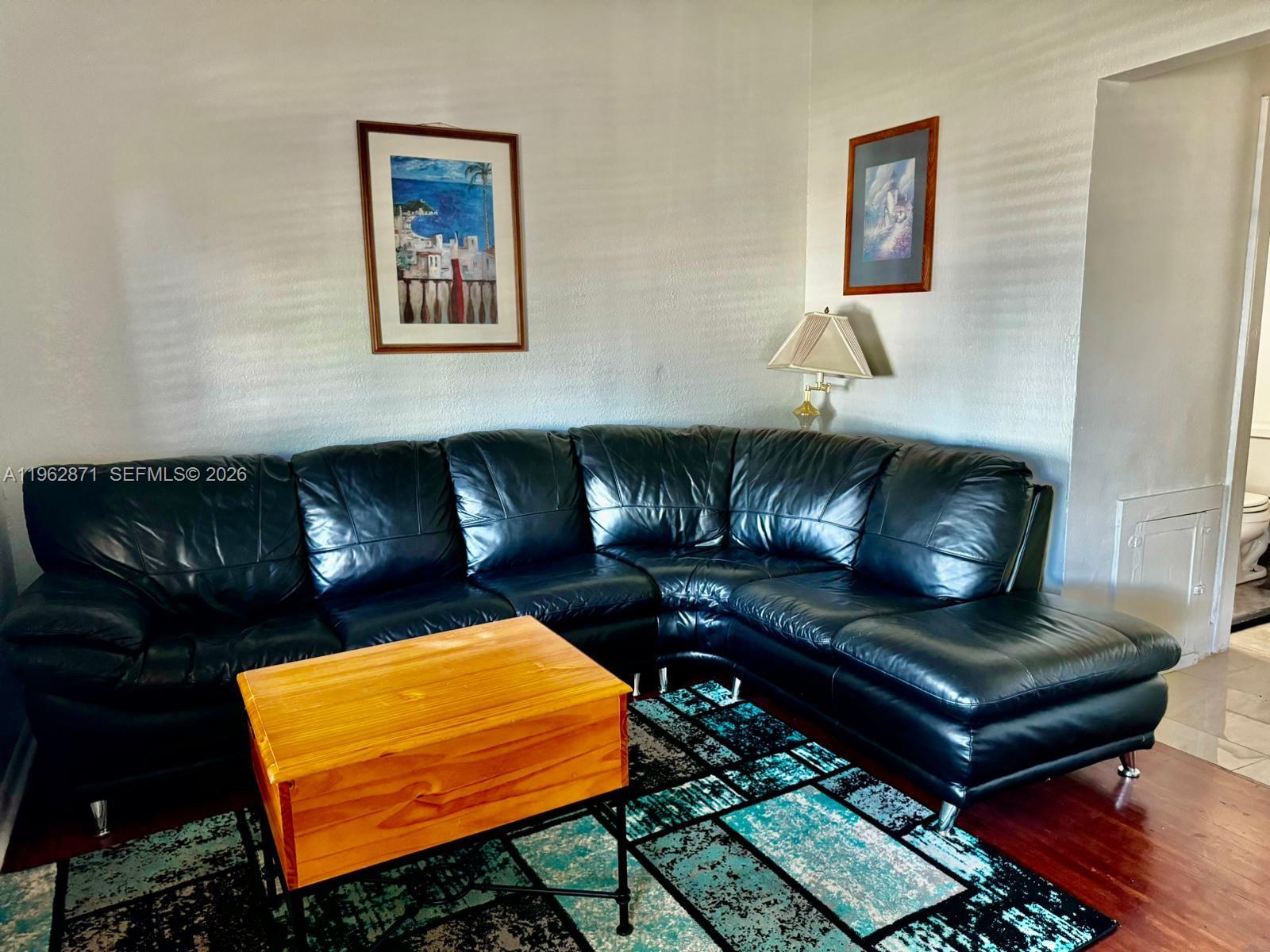 HOLLYWOOD - Residential Lease