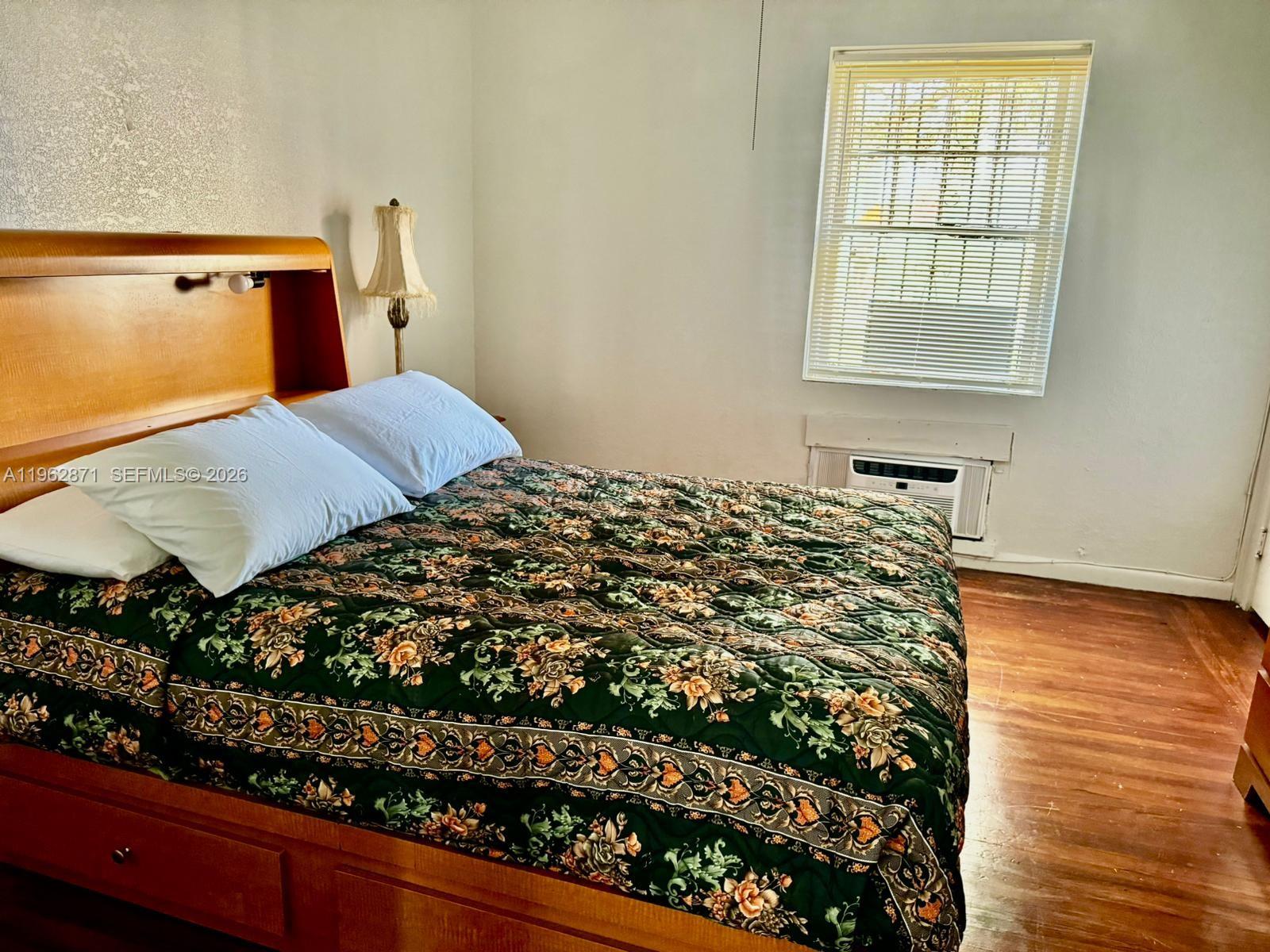 HOLLYWOOD - Residential Lease
