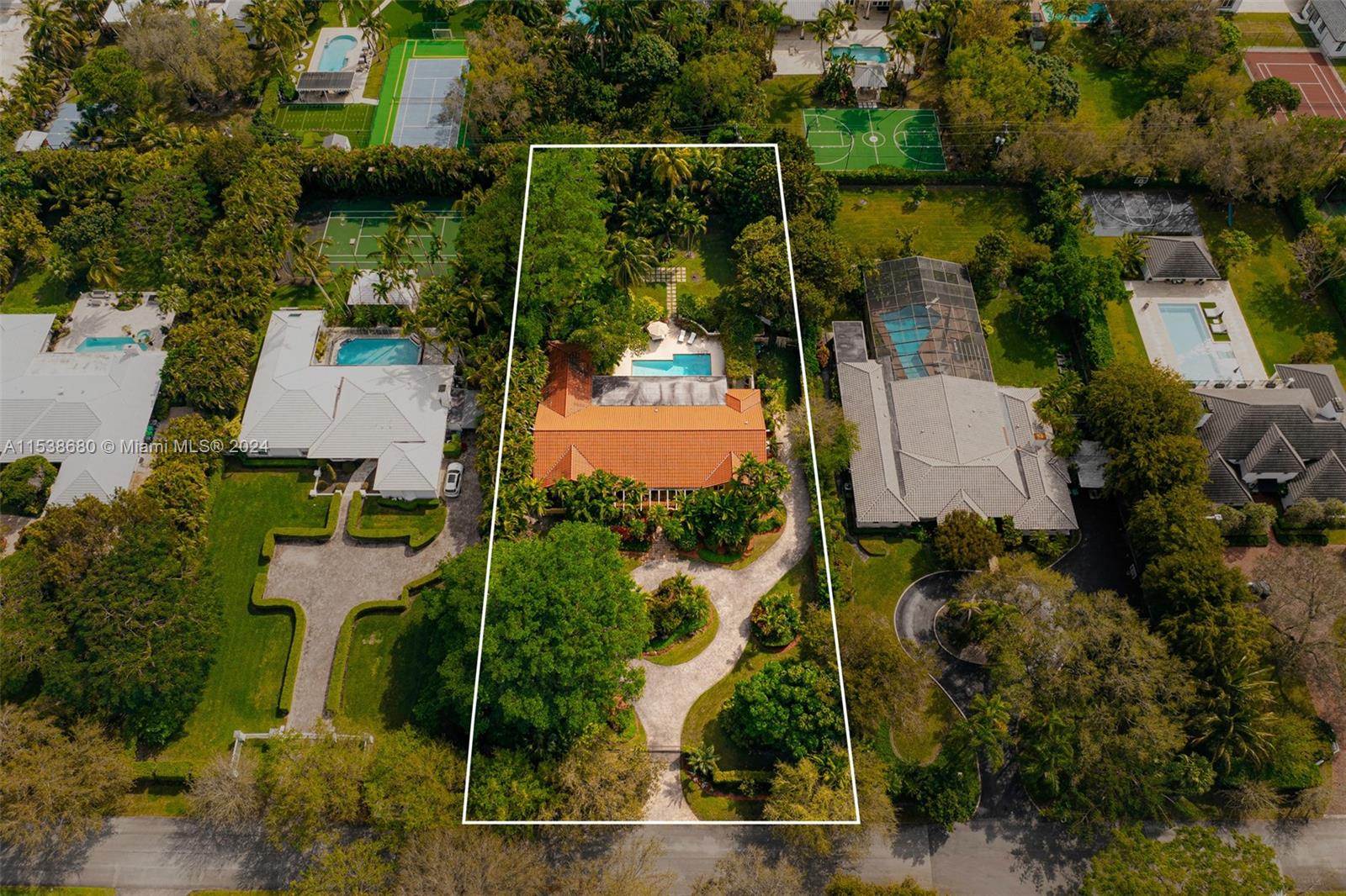 Property for Sale at 6480 Sw 114th St St, Pinecrest, Miami-Dade County, Florida - Bedrooms: 5 
Bathrooms: 4  - $4,495,000