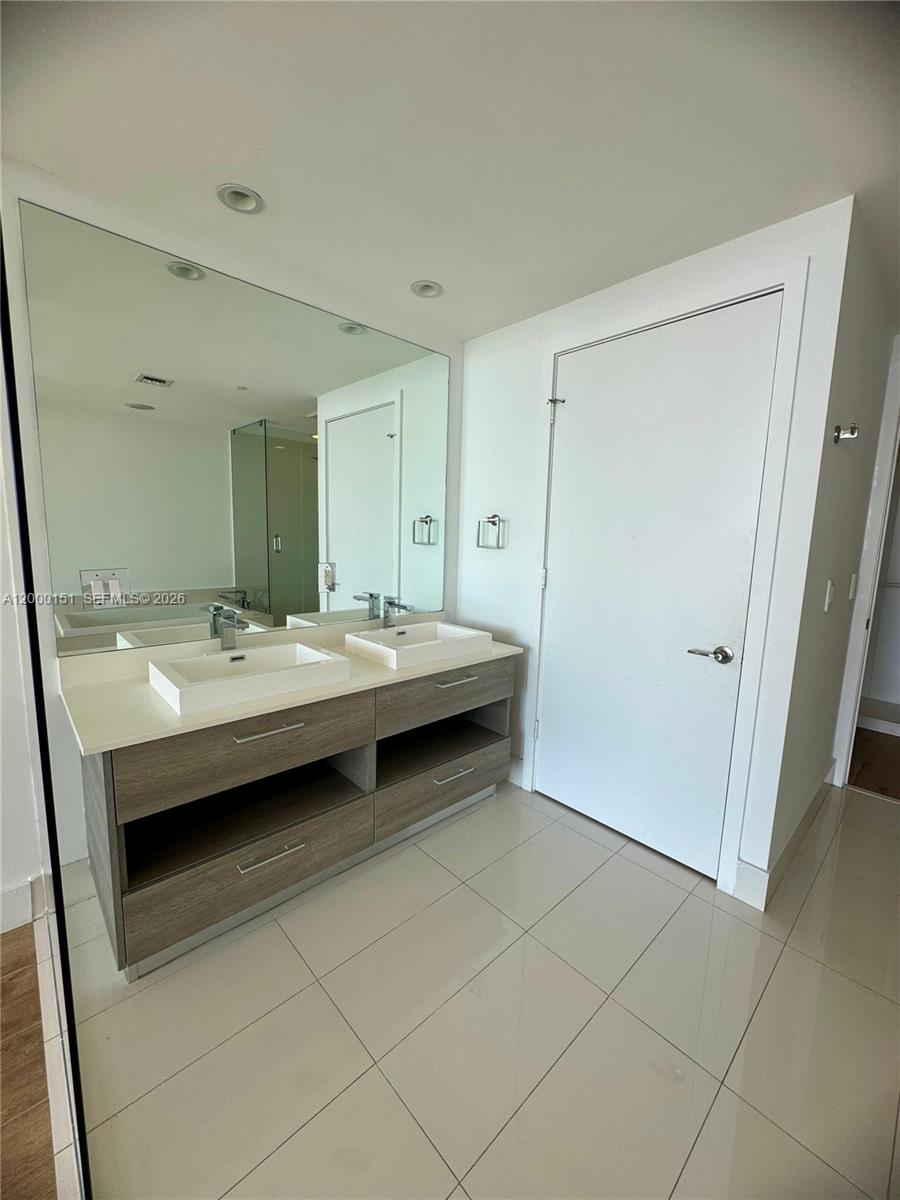 PARAISO BAY CONDO - Residential