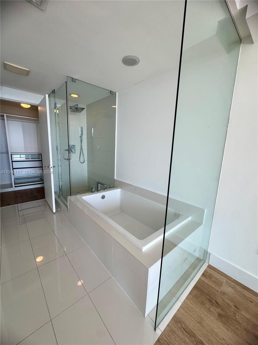 PARAISO BAY CONDO - Residential